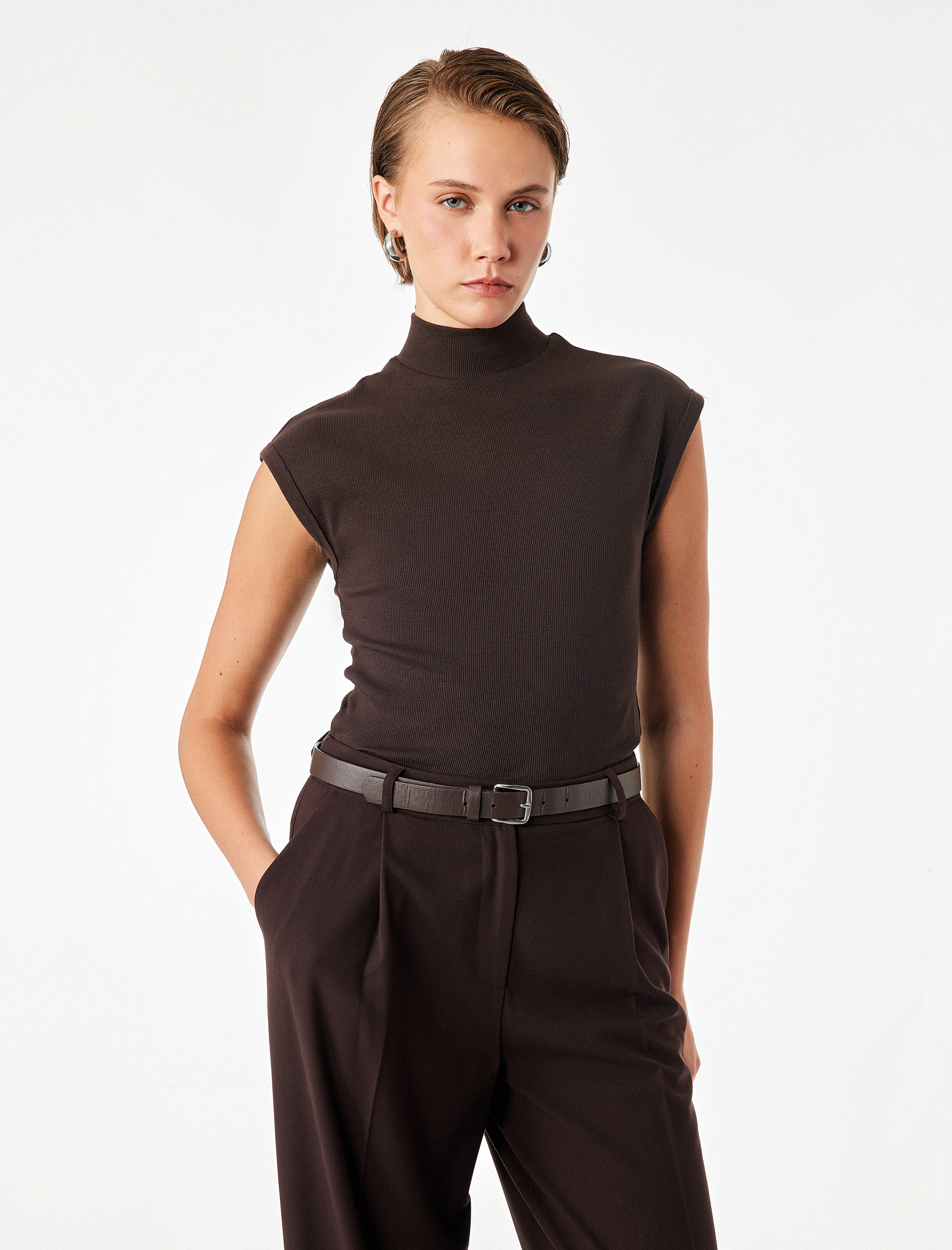   Pamuklu Slim Fit Kolsuz Dik Yaka Bluz