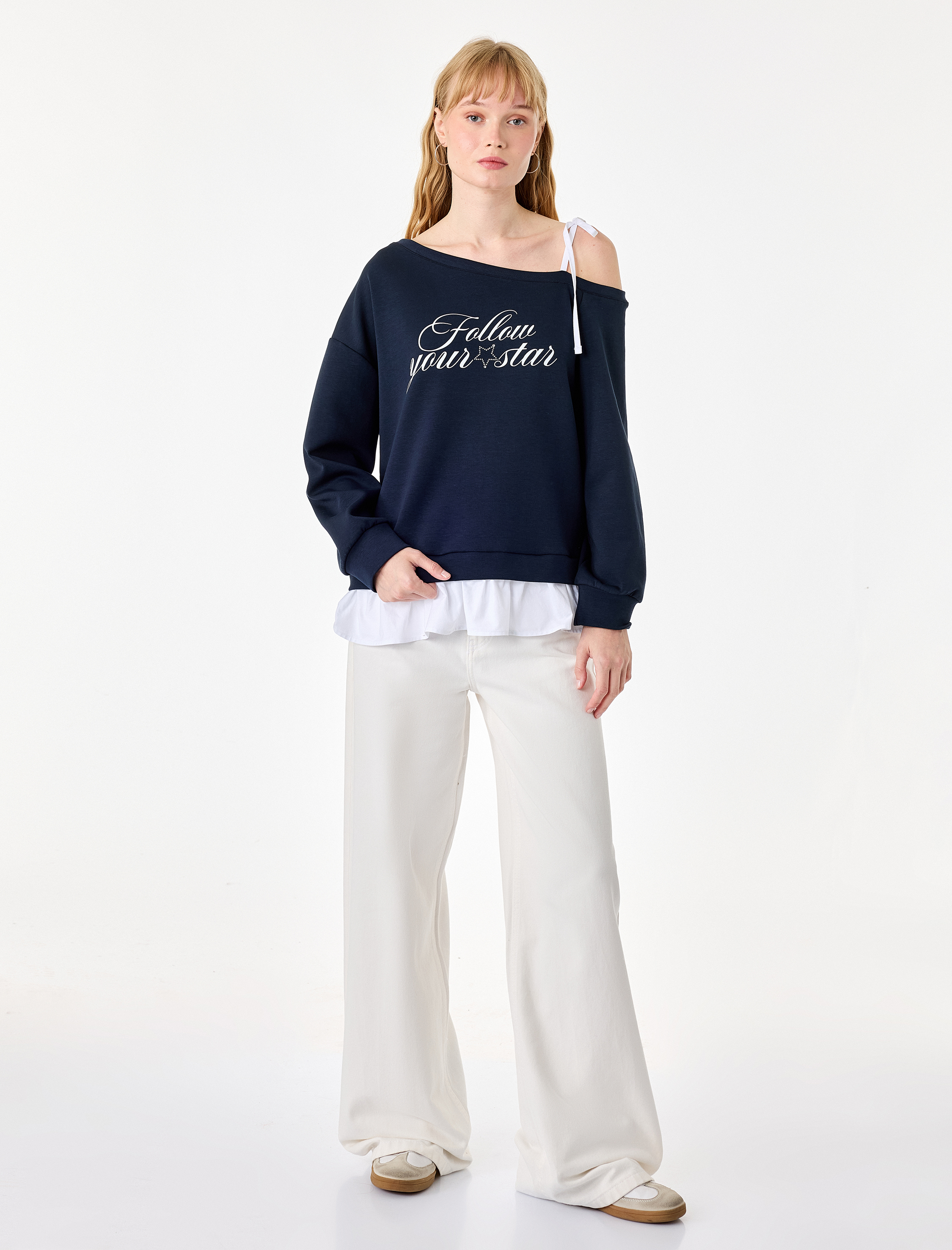   Pamuklu Asimetrik Yaka Tek Askılı Baskılı Uzun Kollu Sweatshirt