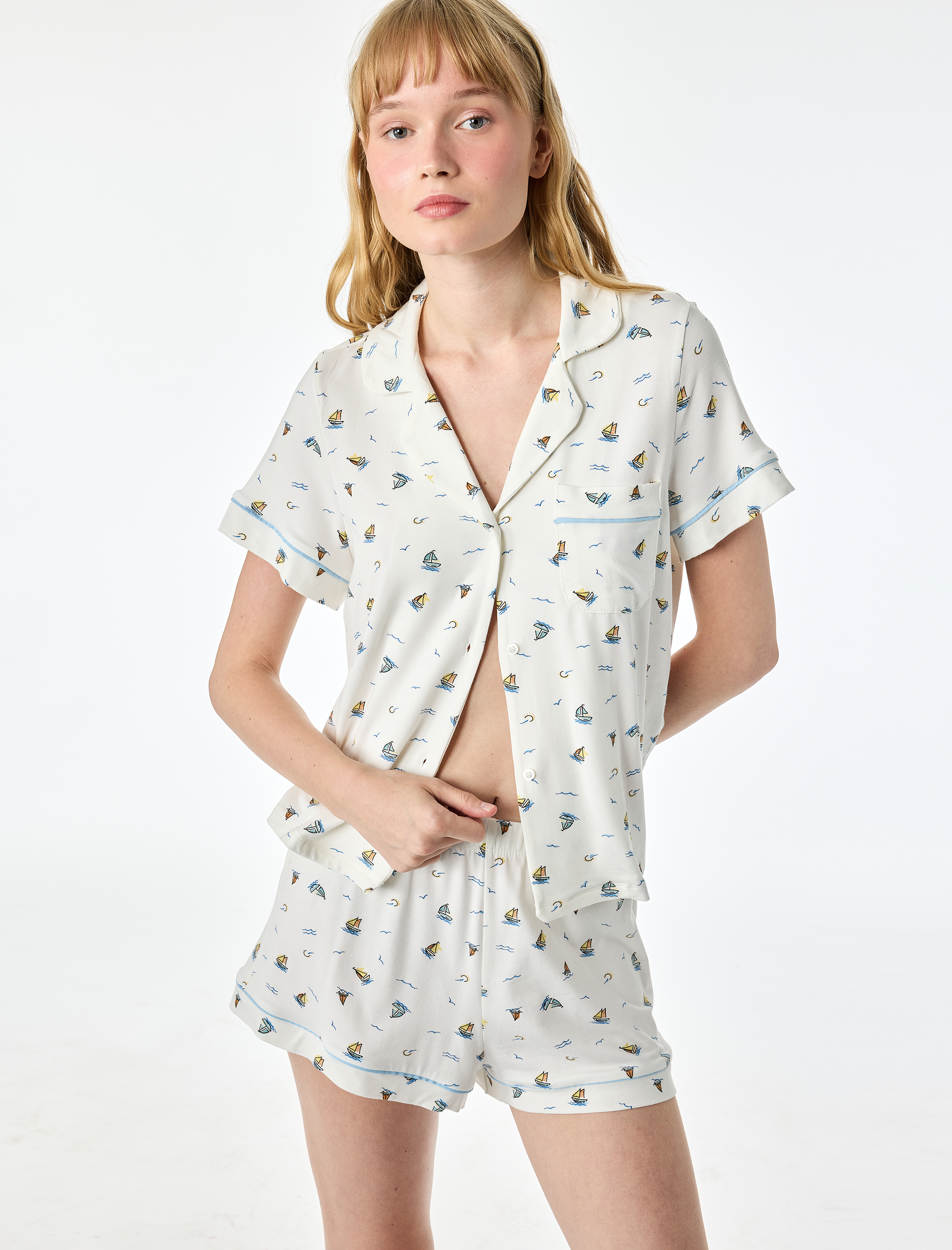   Modal Kumaş Rahat Kalıp Kısa Kollu Gömlek  Yaka Şortlu Pijama Takımı