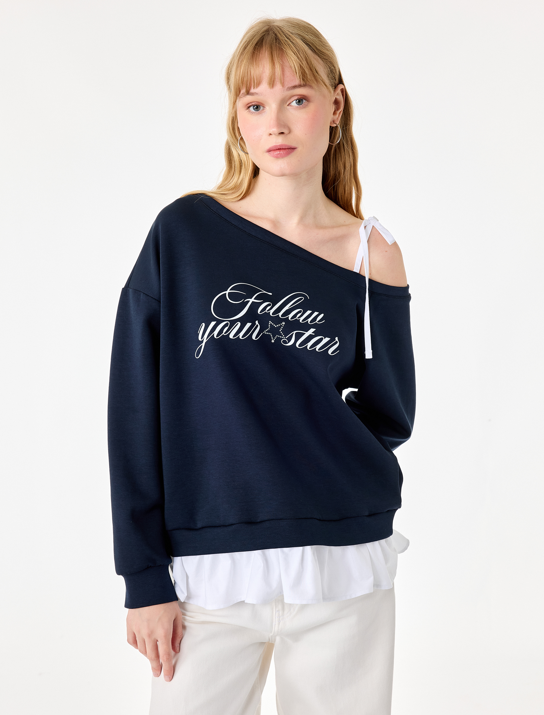   Pamuklu Asimetrik Yaka Tek Askılı Baskılı Uzun Kollu Sweatshirt