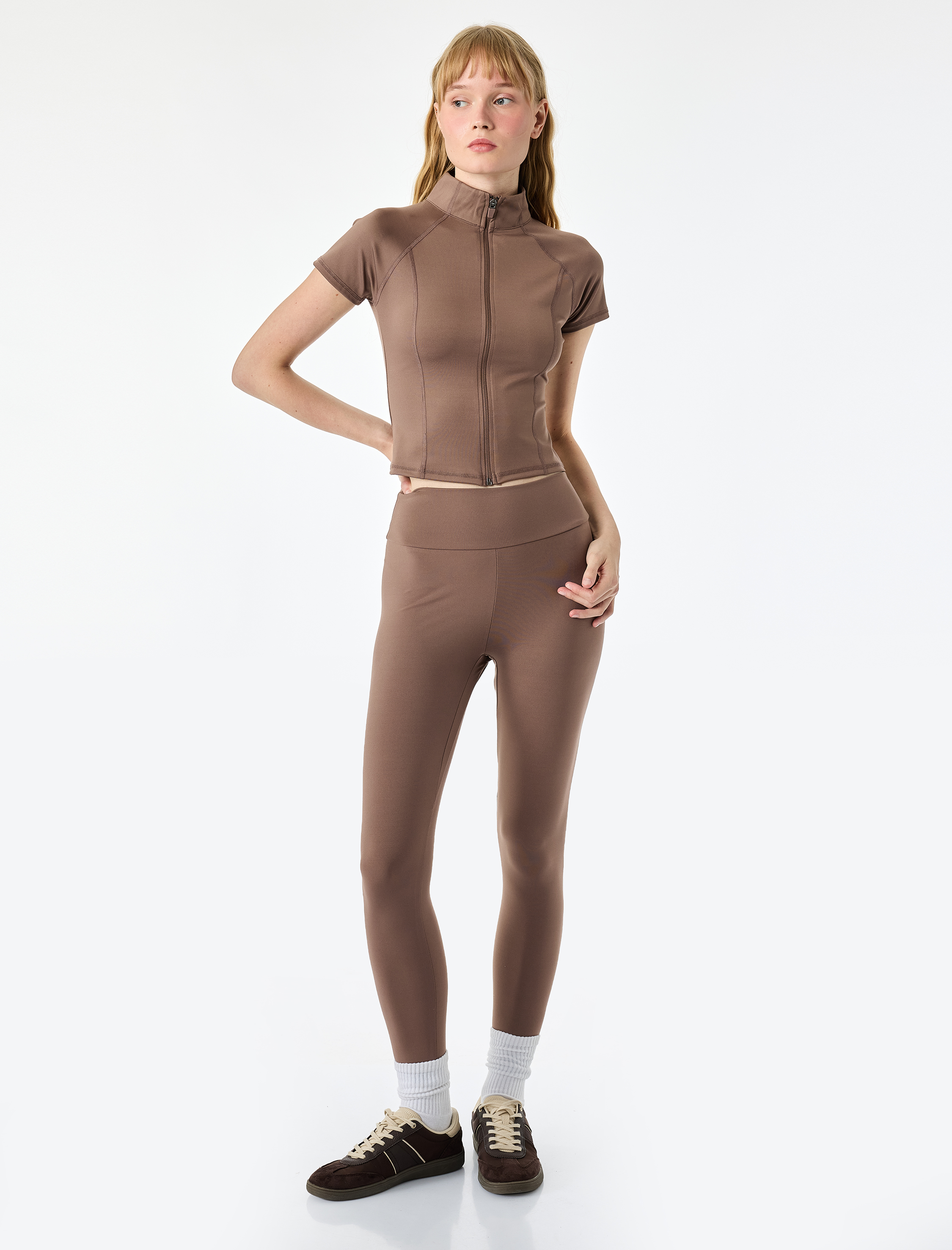   Slim Fit İnterlok Kumaş Dik Yaka Fermuarlı Kısa Kollu Spor Tişört