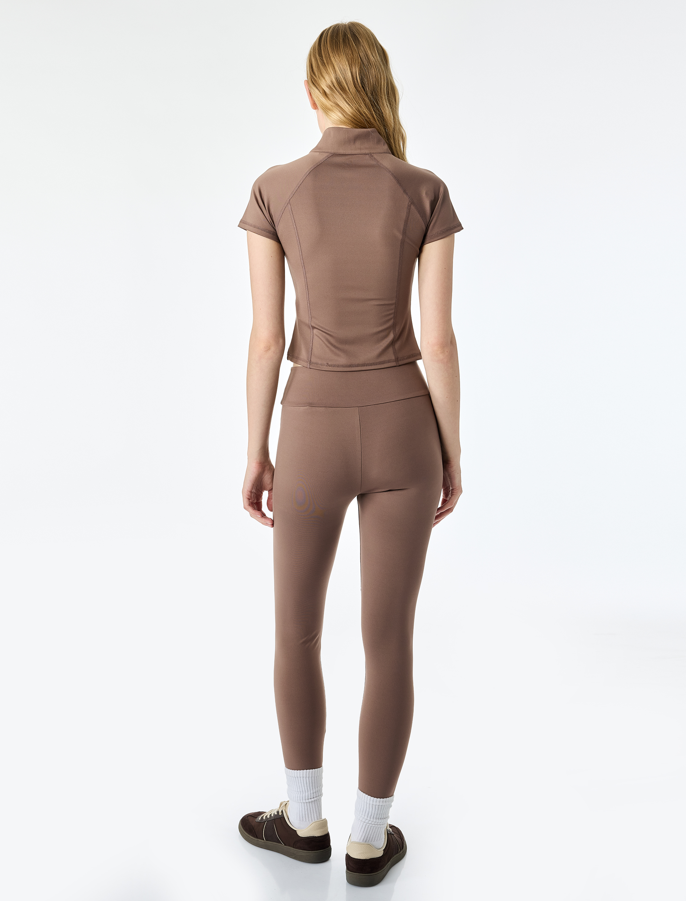   Slim Fit İnterlok Kumaş Dik Yaka Fermuarlı Kısa Kollu Spor Tişört