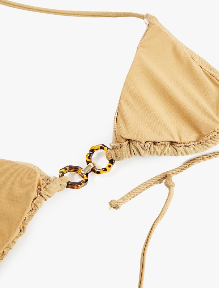  Aksesuar Detaylı Parlak Üçgen Bikini Üstü