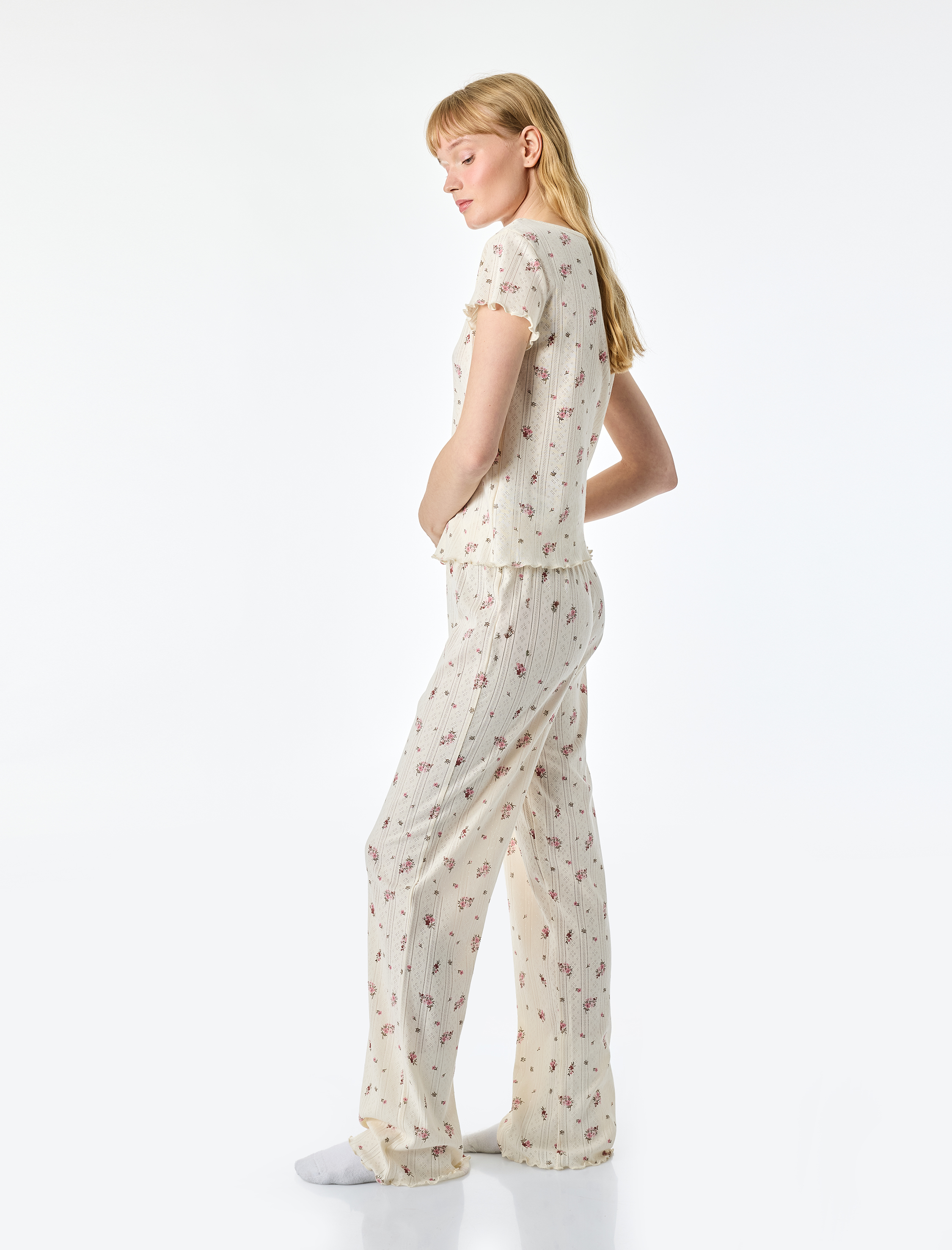   Rahat Kesim Pamuklu Kısa Kollu Çiçek Desenli Pijama Takımı