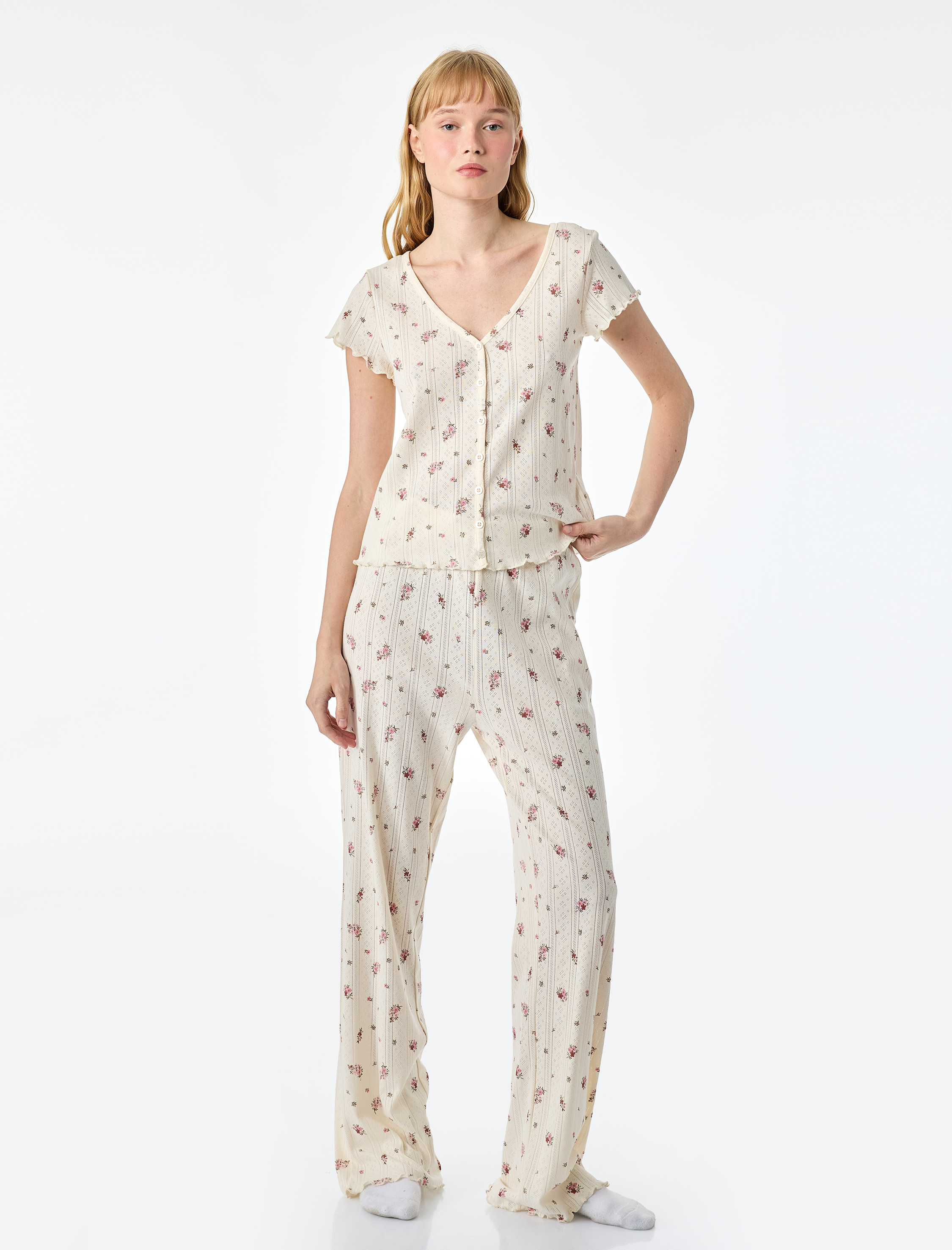   Rahat Kesim Pamuklu Kısa Kollu Çiçek Desenli Pijama Takımı