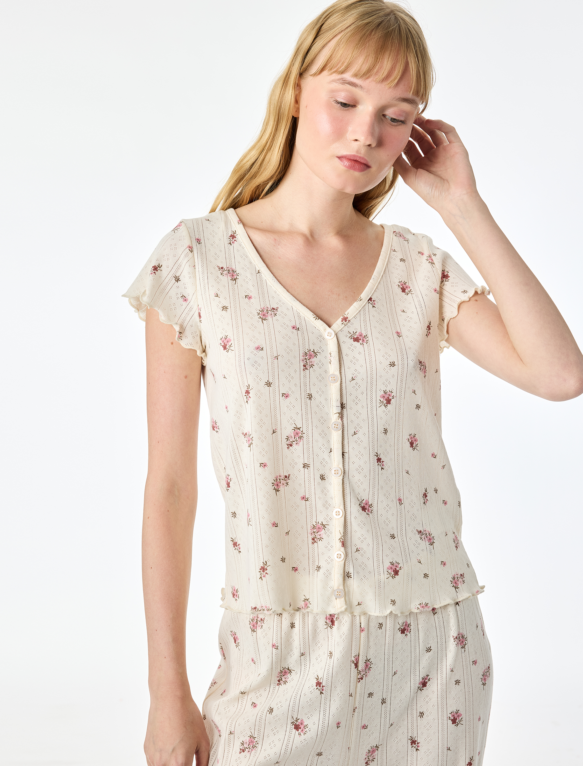  Rahat Kesim Pamuklu Kısa Kollu Çiçek Desenli Pijama Takımı