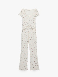Rahat Kesim Pamuklu Kısa Kollu Çiçek Desenli Pijama Takımı