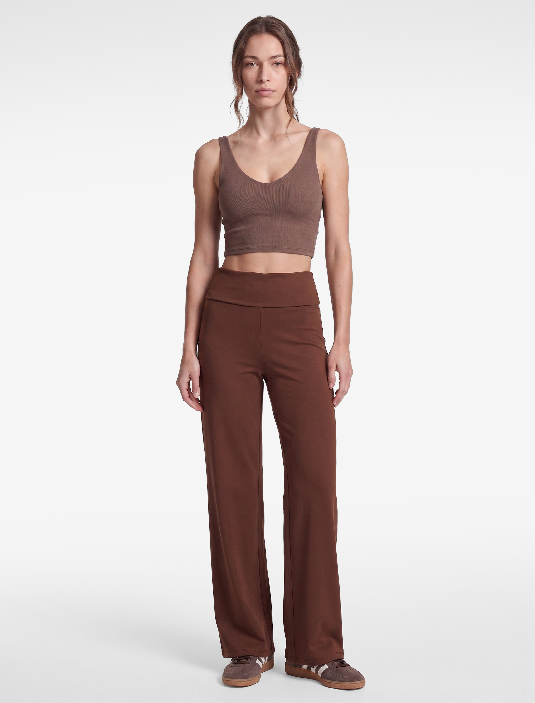   Kolsuz V Yaka Kaplı Slim Fit Sporcu Sütyeni