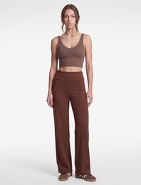 Kolsuz V Yaka Kaplı Slim Fit Sporcu Sütyeni