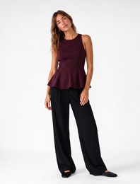 Slim Fit Bisiklet Yaka Kolsuz Peplum Bluz