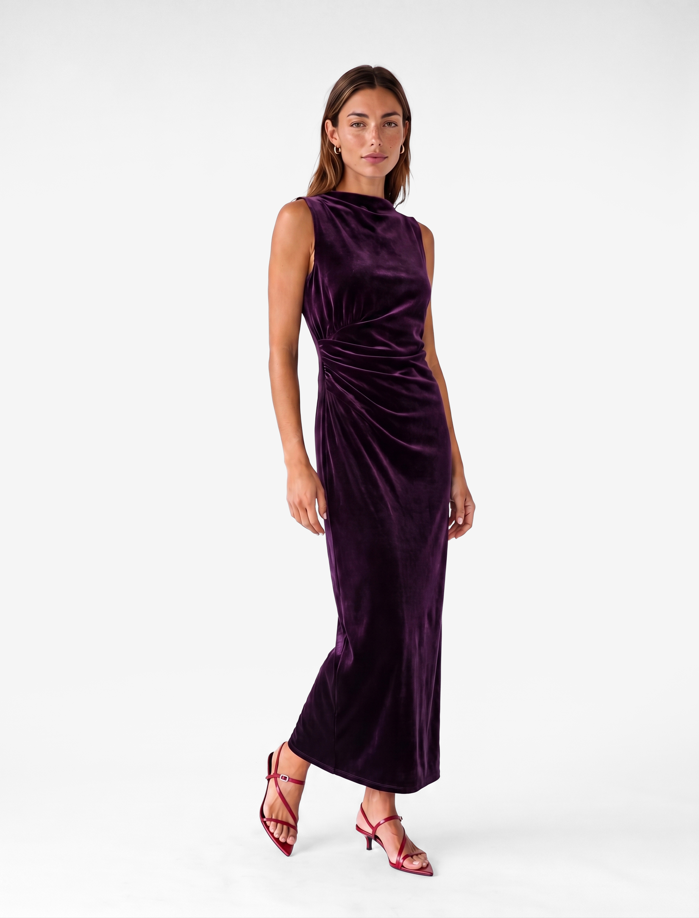   Slim Fit Bodycon Drapeli Hafif Dik Yaka Yırtmaçlı Kolsuz Midi Boy Kadife Elbise