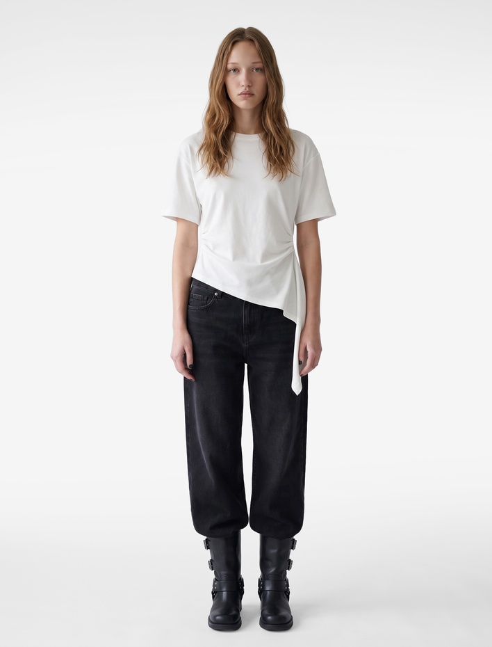  Modal Kumaş Slim Fit Bisiklet Yaka Kısa Kollu Asimetrik Tişört