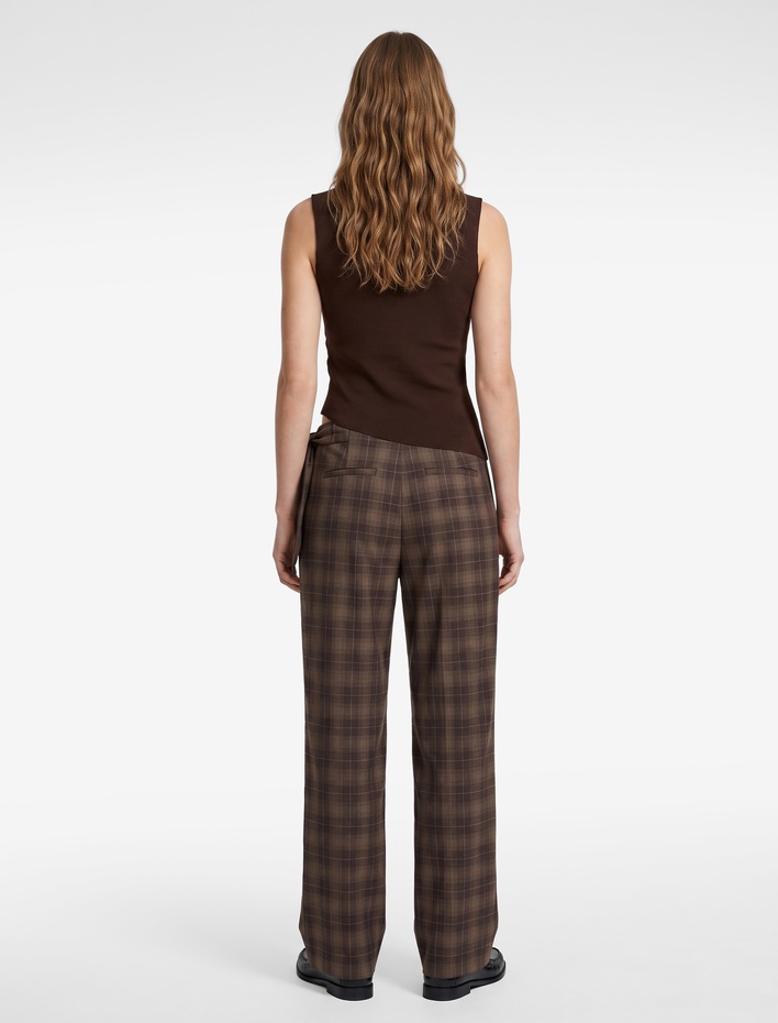  Asimetrik Kesim Slim Fit Bisiklet Yaka Kolsuz Bluz