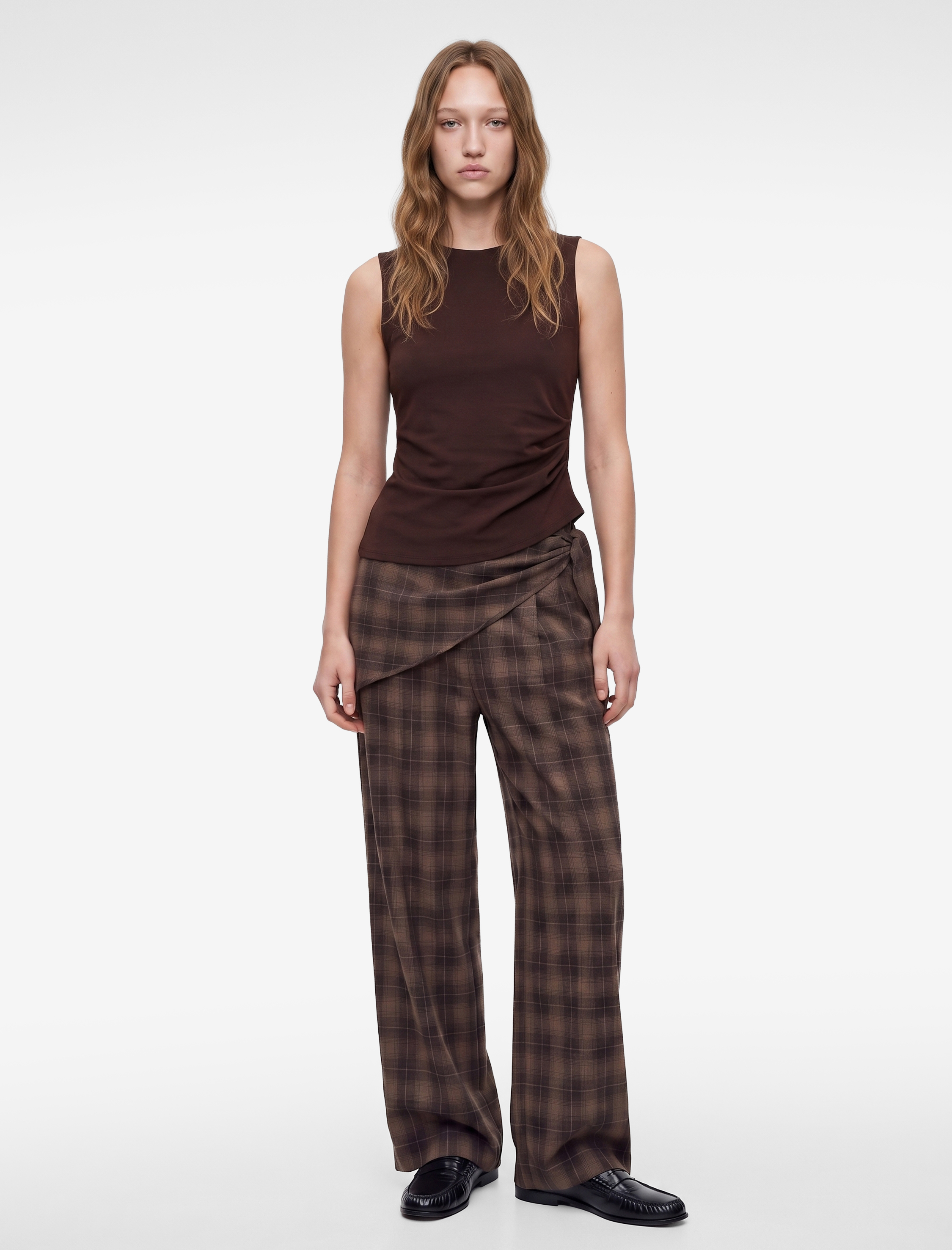   Asimetrik Kesim Slim Fit Bisiklet Yaka Kolsuz Bluz