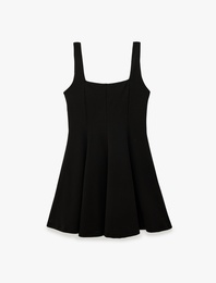 Krep Scuba Slim Fit Kalın Askılı Kare Yaka Elbise