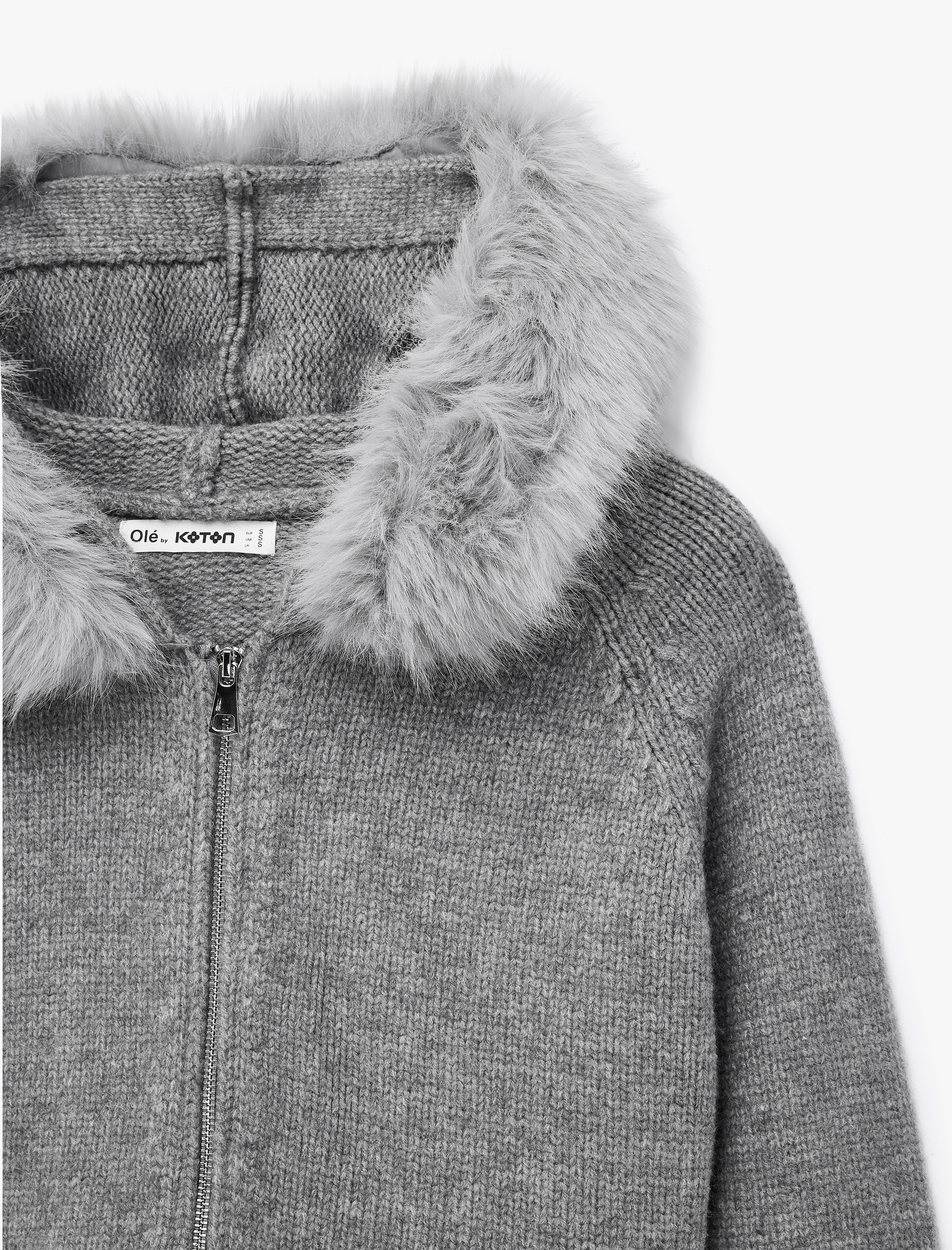   Uzun Kollu Slim Fit Fermuarlı Suni Kürklü Kapüşonlu Triko Hırka