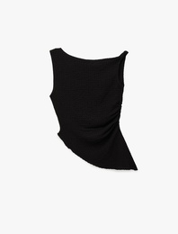Slim Fit Asimetrik Kesim Omzu Açık Bürümcük Kumaş Kolsuz Bluz