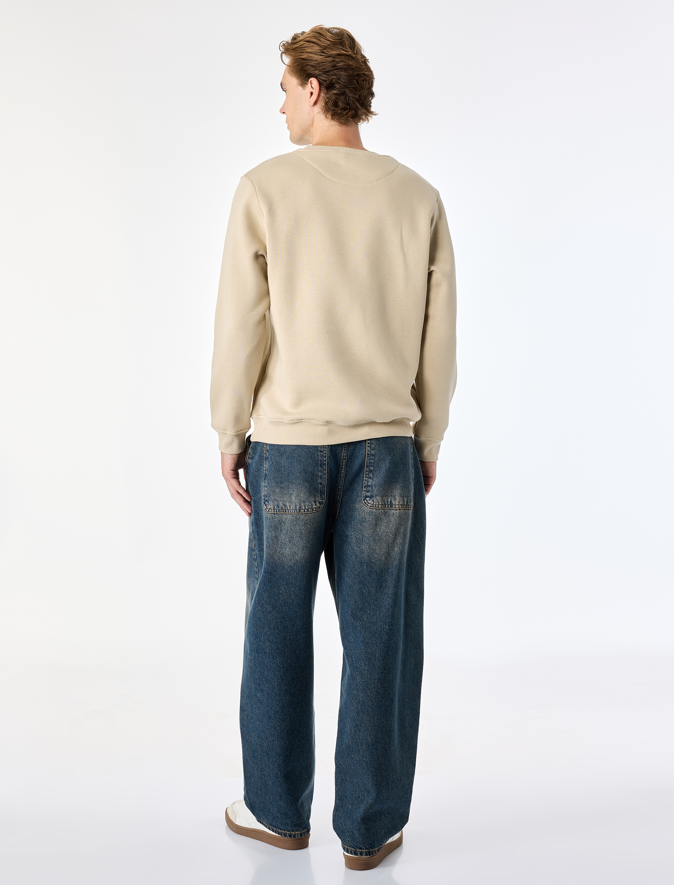   Şardonlu Regular Fit Bisiklet Yaka Uzun Kollu Baskı Detaylı Sweatshirt