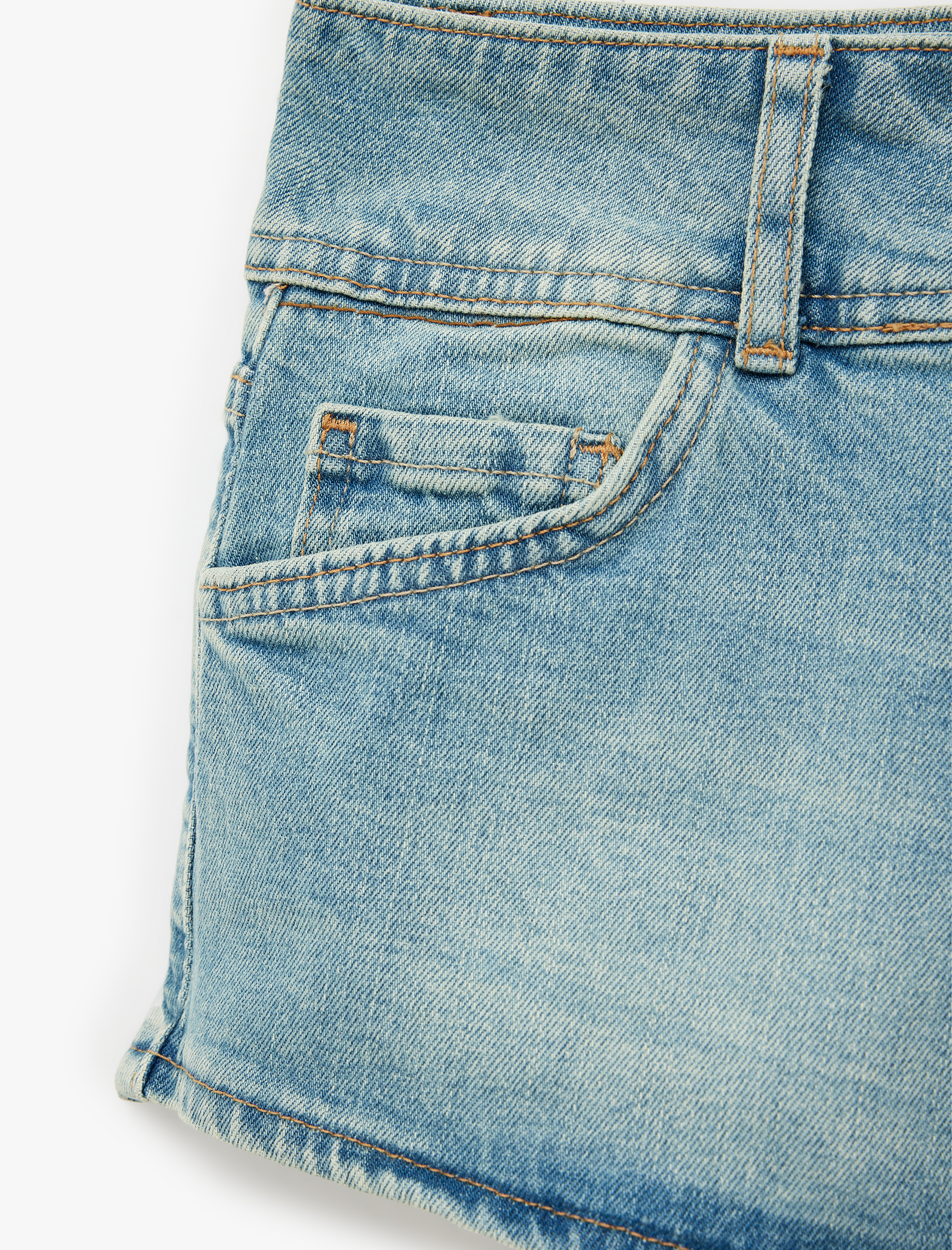   Pamuklu Normal Bel Cep Detaylı Düğmeli Mini Denim Şort