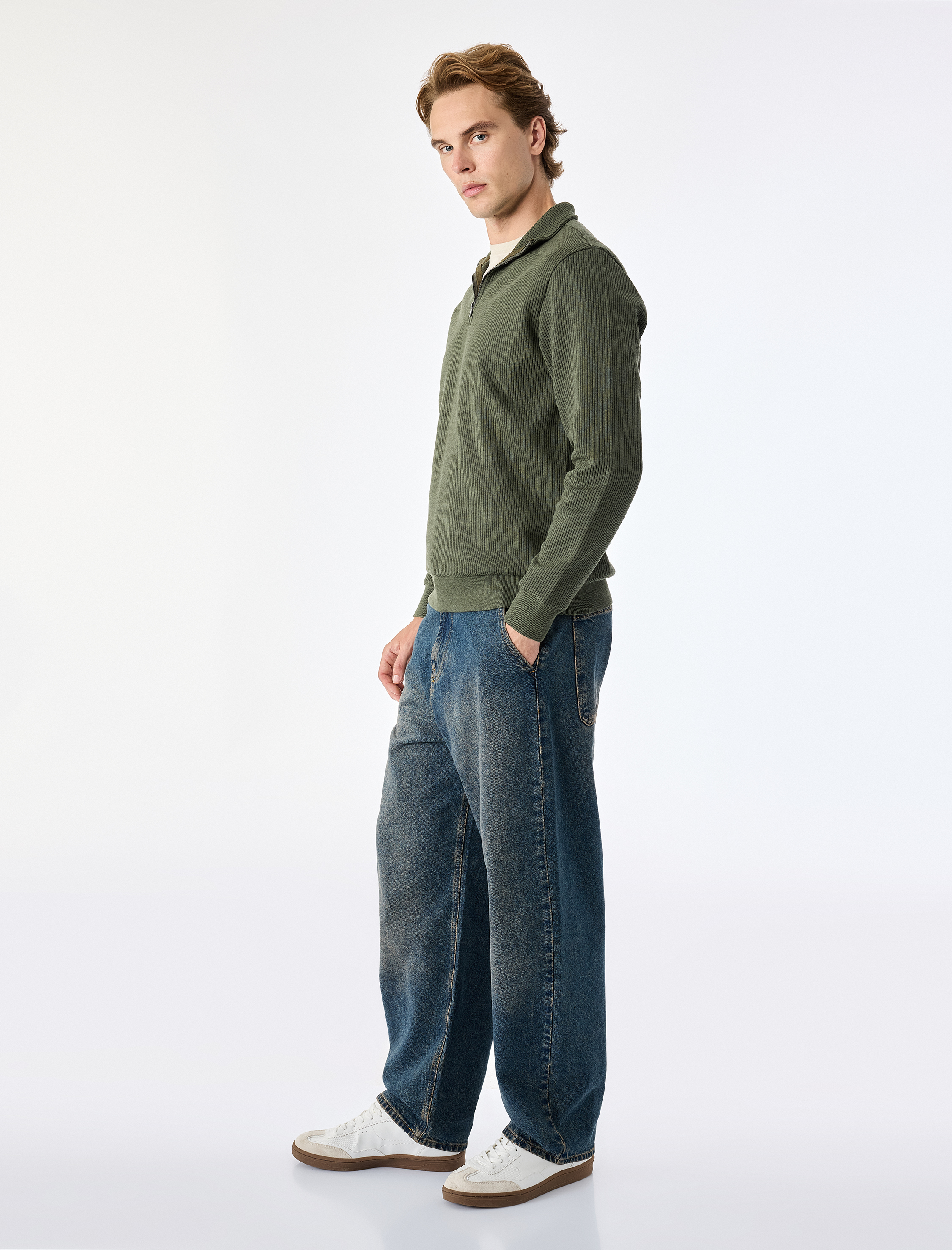   Regular Fit Uzun Kollu Fermuar Detaylı Dik Yaka Sweatshirt