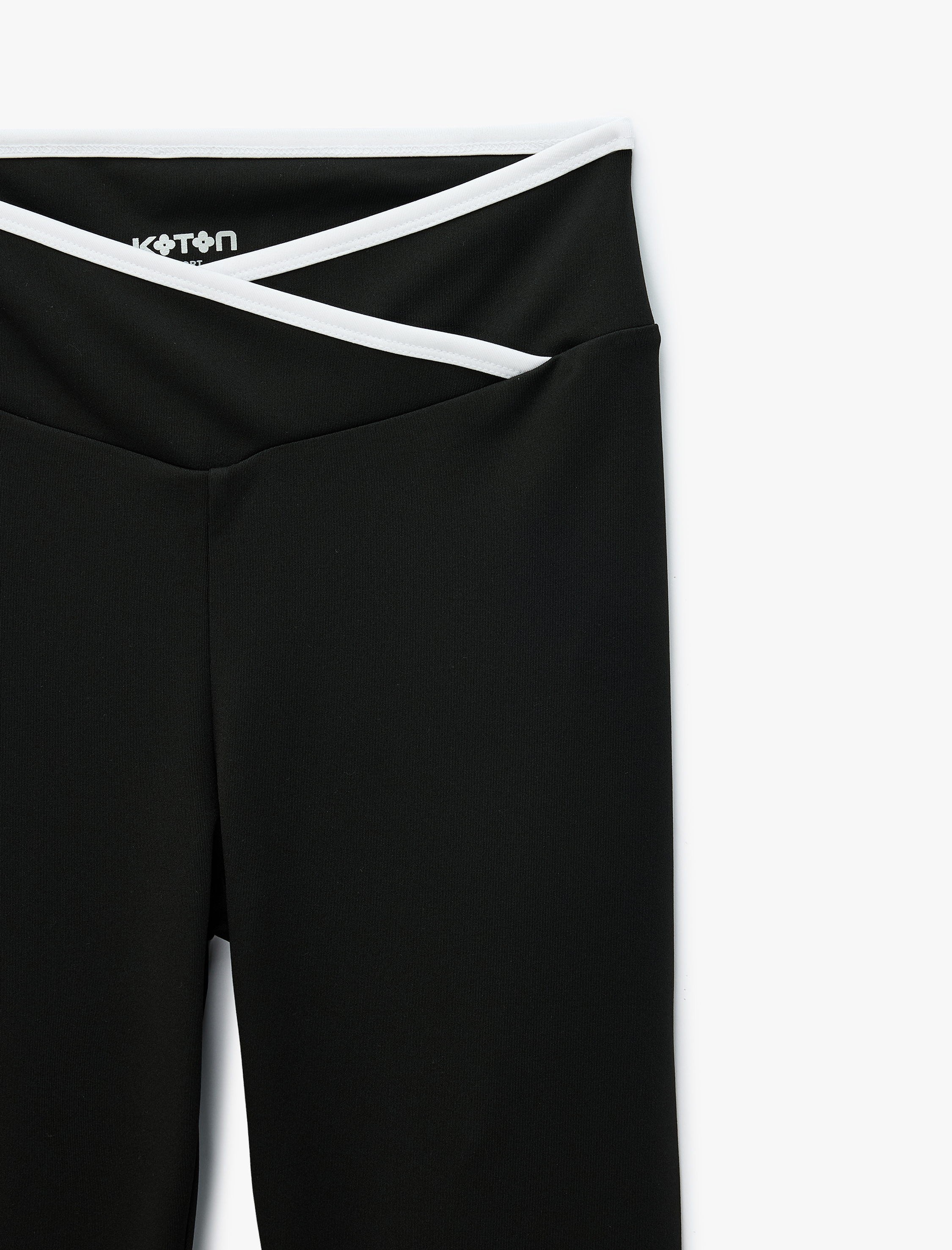   Asimetrik Biyeli Kemer Detaylı Yüksek Bel Slim Fit Spor Tayt