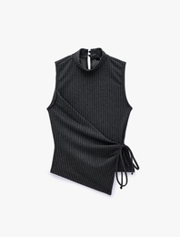 Slim Fit Bağlama Detaylı Kruvaze Çizgili Dik Yaka Kolsuz Bluz
