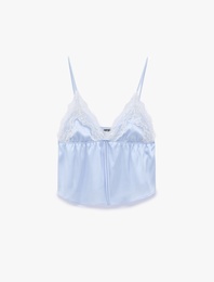 Rahat Kalıp Dantel Detaylı Saten Askılı Pijama Üstü