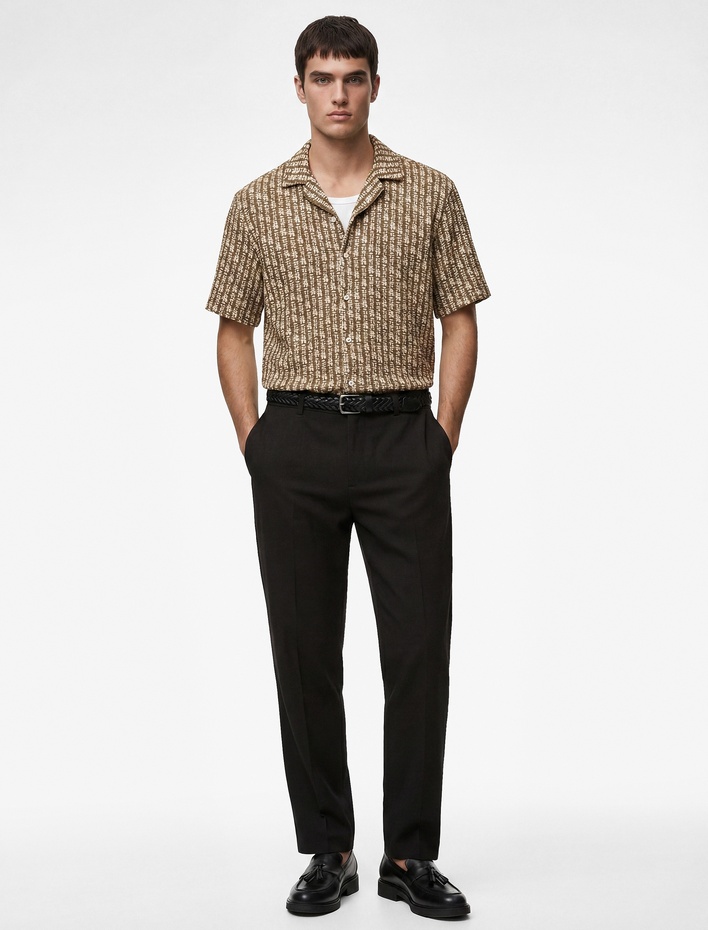  Regular Fit Düğmeli Kısa Kollu Dokulu Devrik Yaka Batik Desenli Gömlek