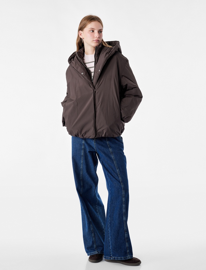  Regular Fit Uzun Kollu Fermuarlı Kapüşonlu Şişme Ceket