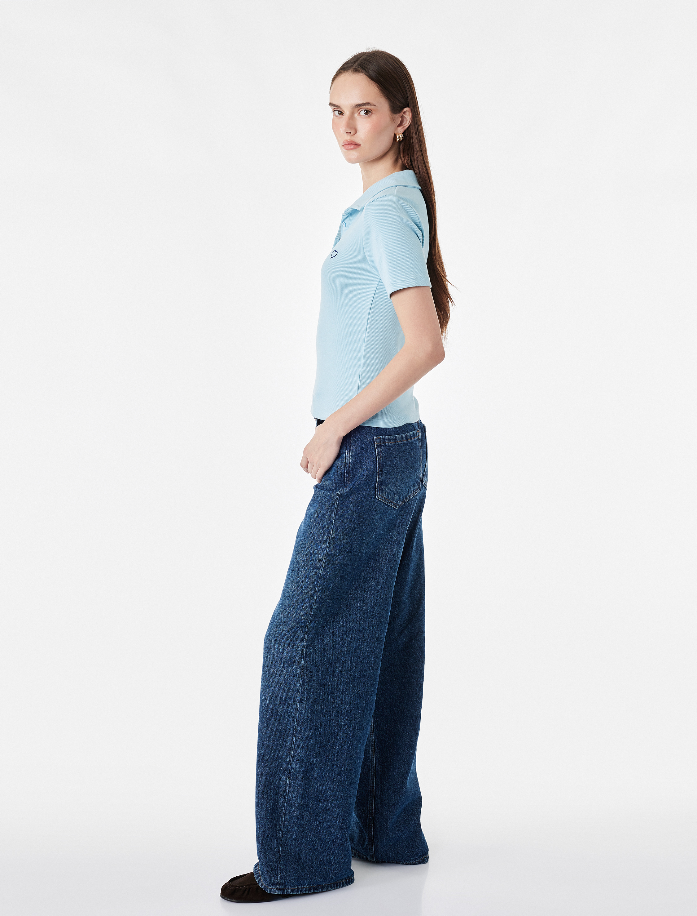   Pamuklu Slim Fit Düğmeli Kalp İşleme Detaylı Polo Yaka Kısa Kollu Fitilli Tişört