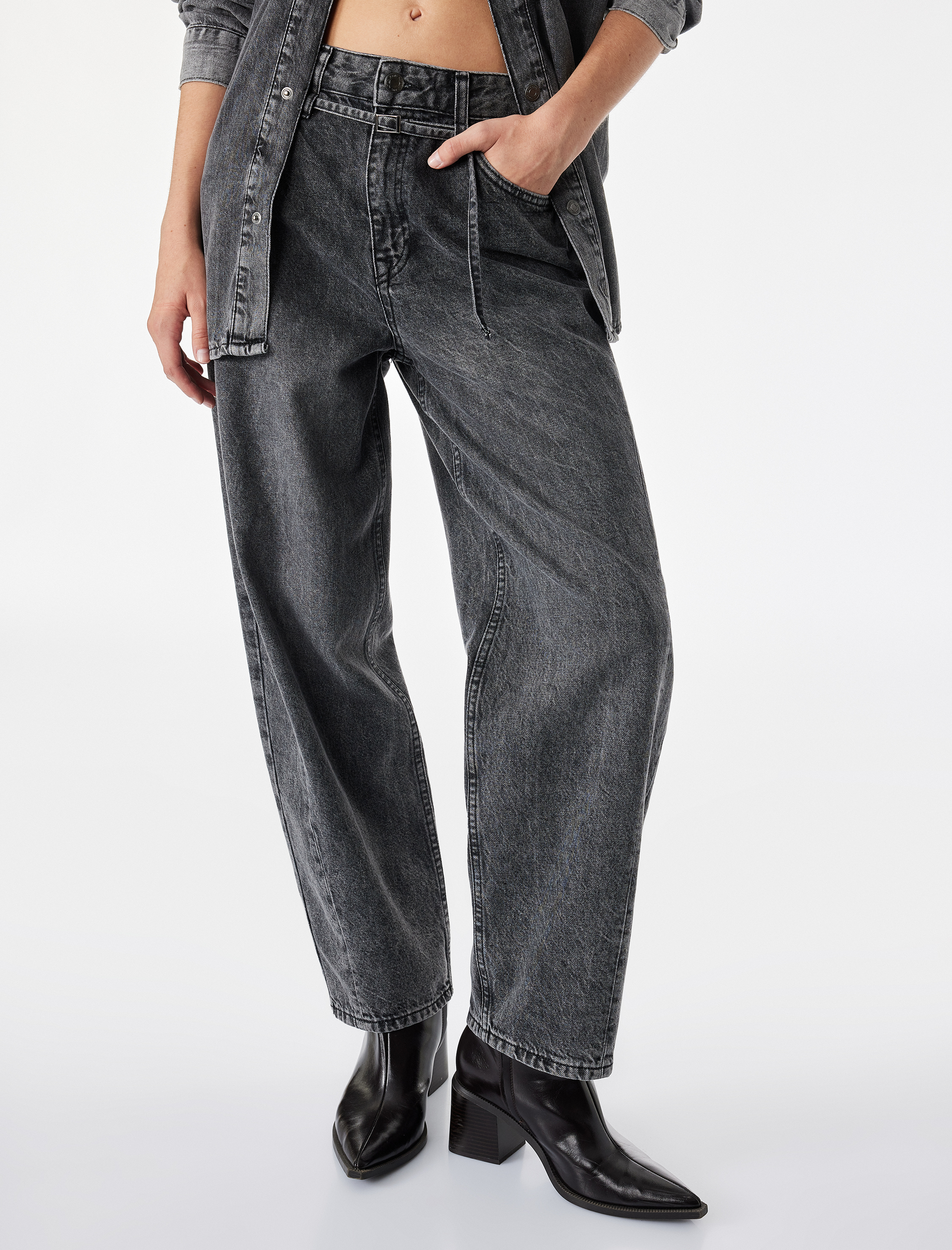   Pamuklu Kemerli Dikiş Detaylı Rahat Kalıp Düz Paça Denim Pantolon - Ballon Jeans