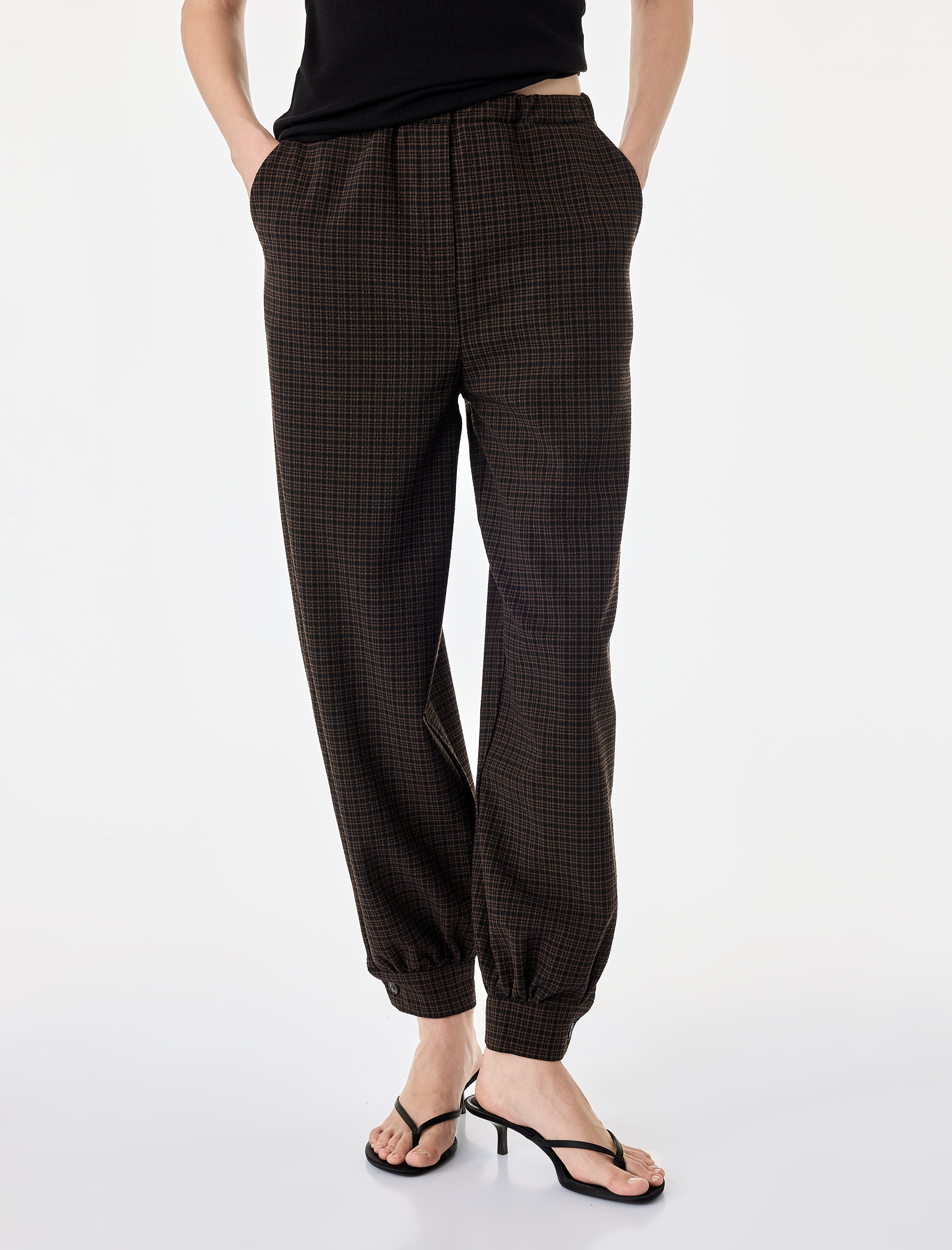   Yüksek Bel Cepli Regular Fit Ekoseli Kısa Jogger Pantolon