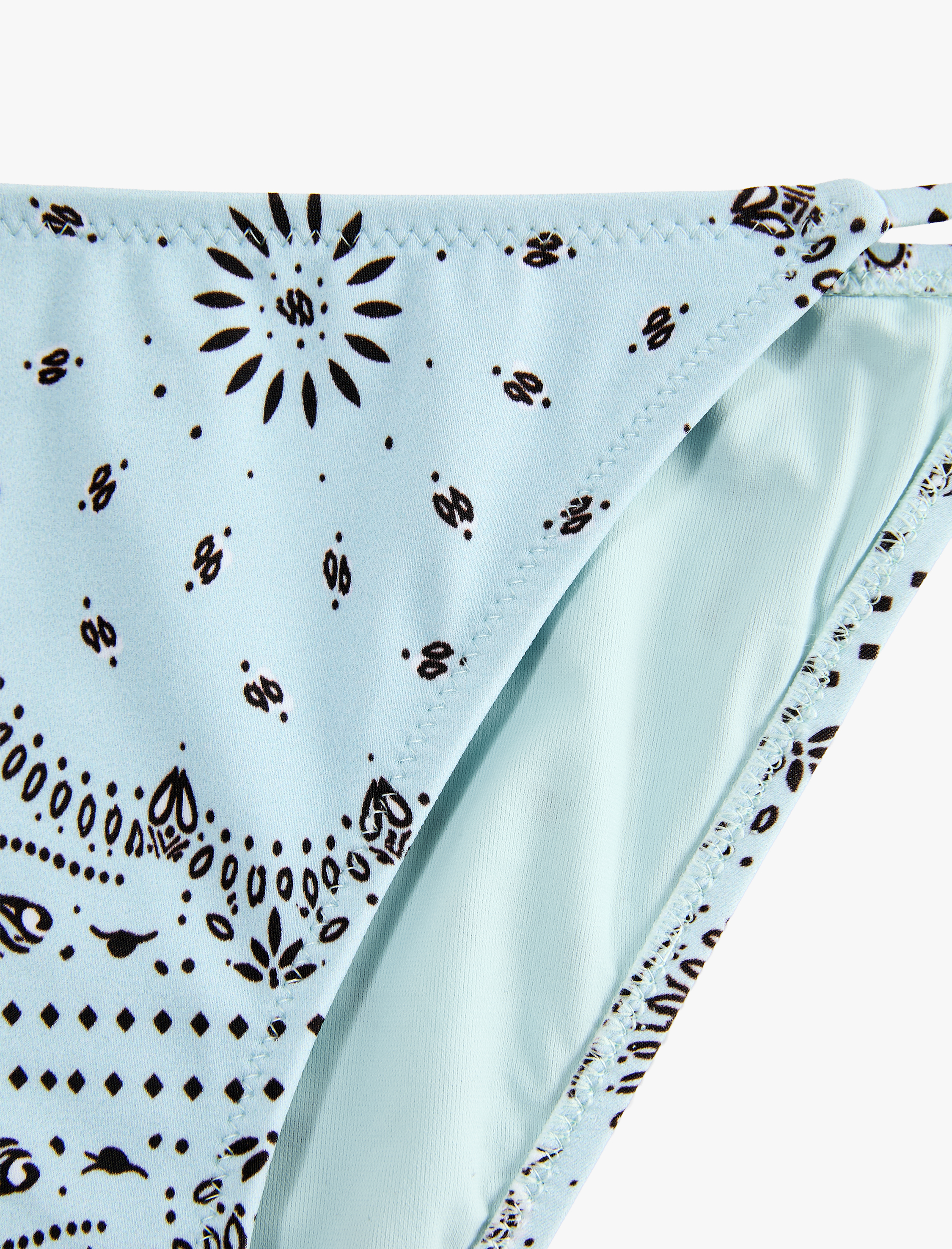   Bağlamalı İpli Şal Desenli Bikini Altı