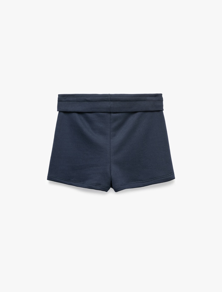  Nakışlı Beli Bağcıklı Bol Kalıp Mini Şort