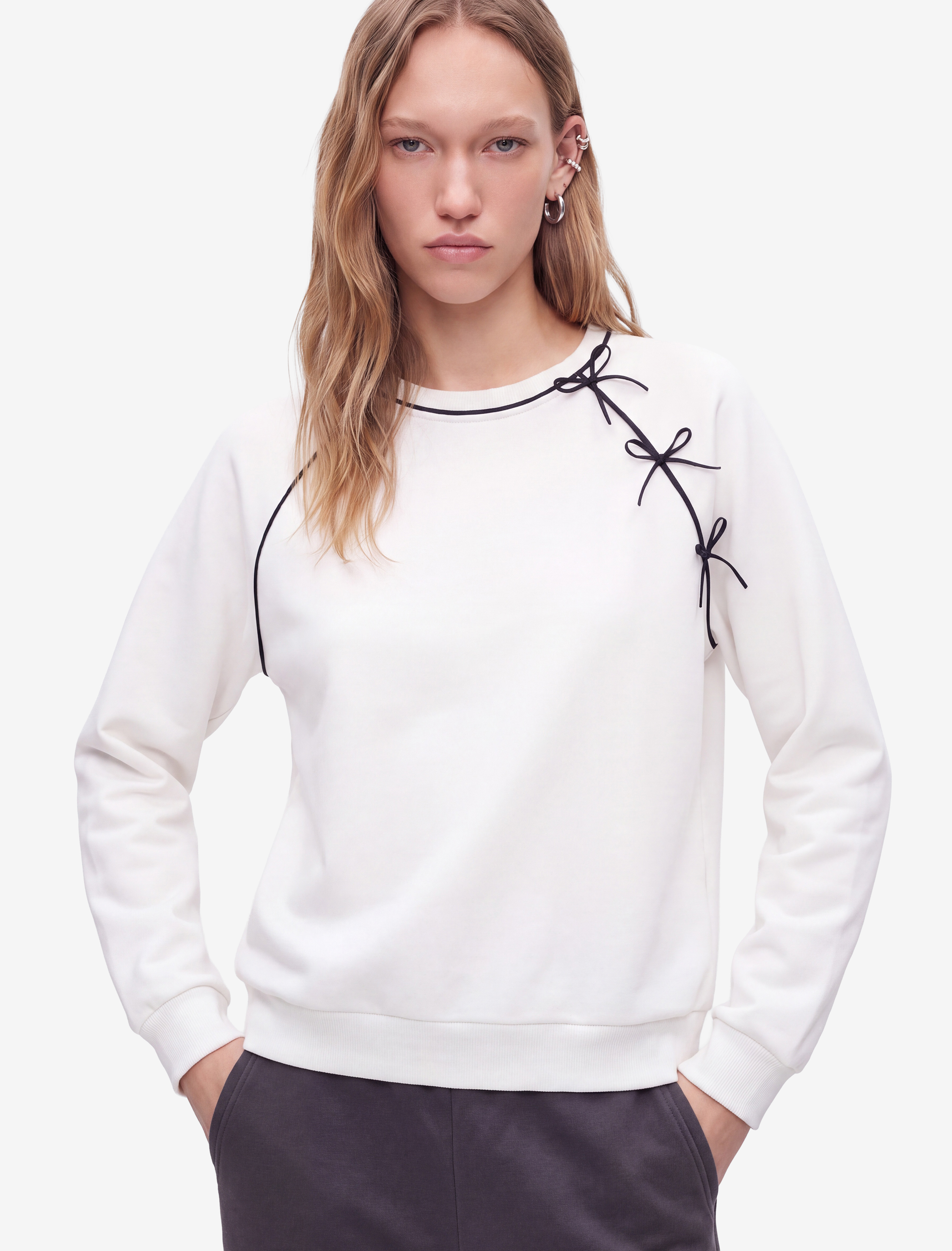 Koton Uzun Kollu Şardonlu Bisiklet Yaka Fiyonklu Sweatshirt görsel 3
