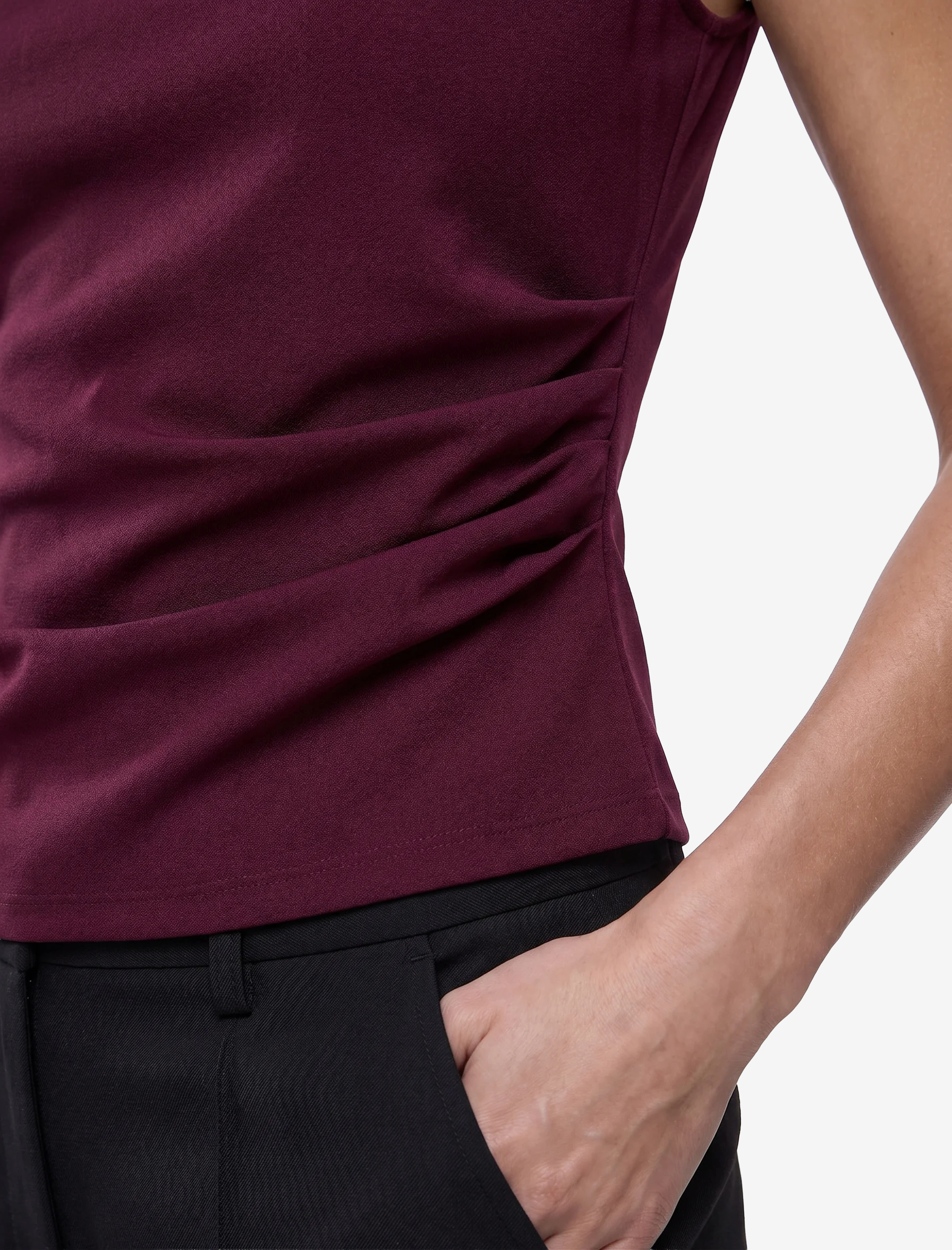   Krep Scuba Slim Fit Drape Detaylı Kolsuz Bisiklet Yaka Bluz