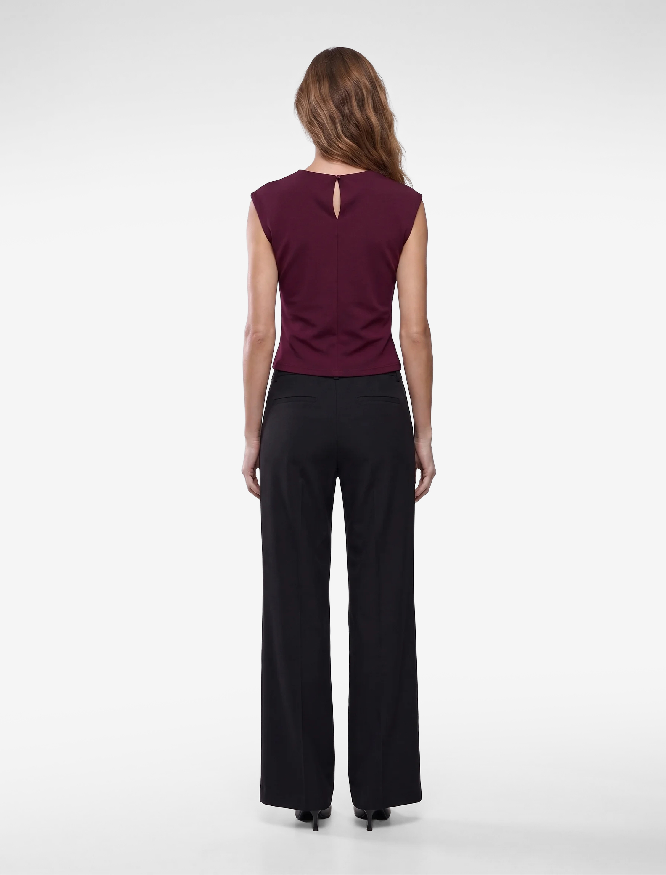   Krep Scuba Slim Fit Drape Detaylı Kolsuz Bisiklet Yaka Bluz