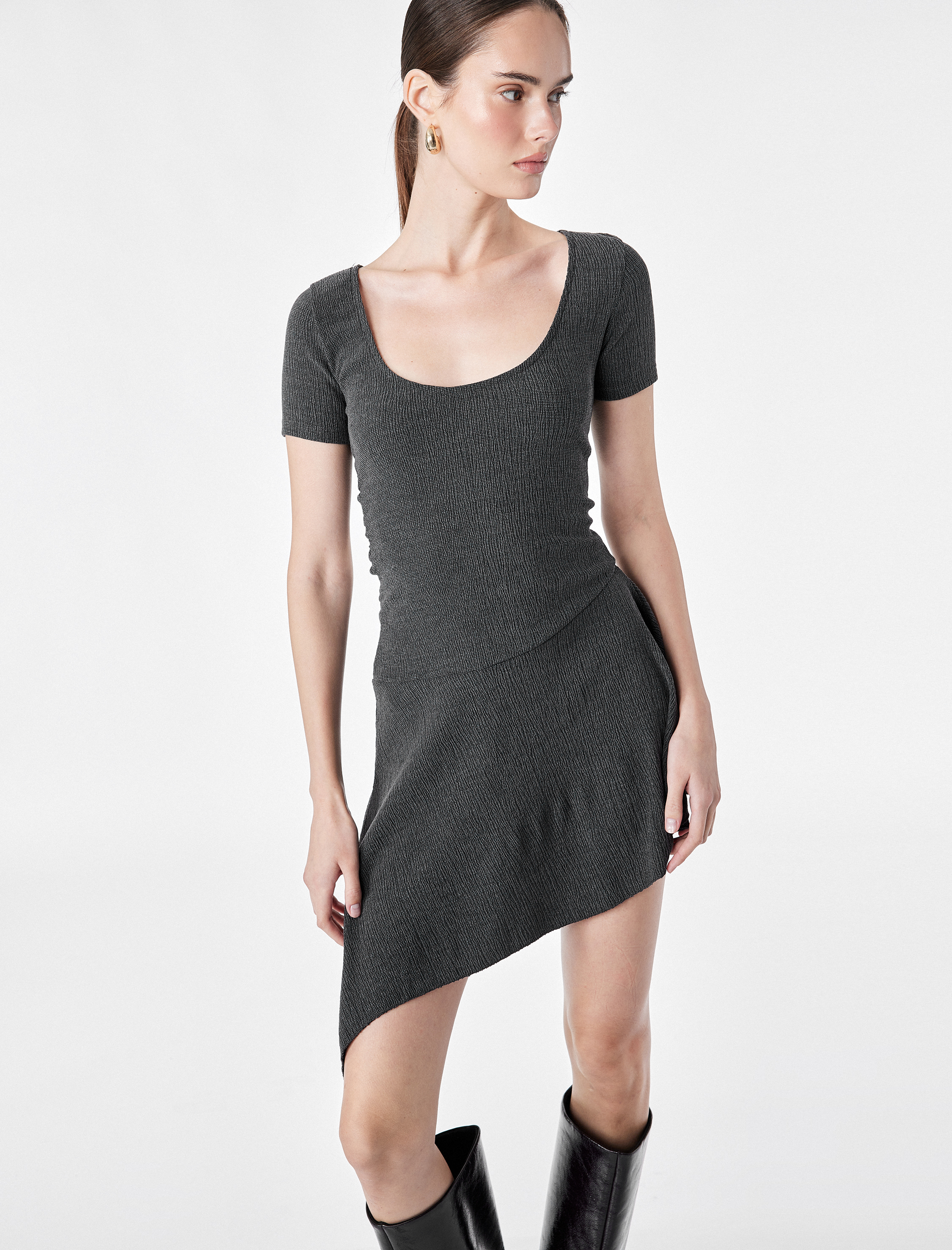   Bürümcük Kumaş Slim Fit U Yaka Kısa Kollu Asimetrik Kesim Düşük Bel Mini Elbise