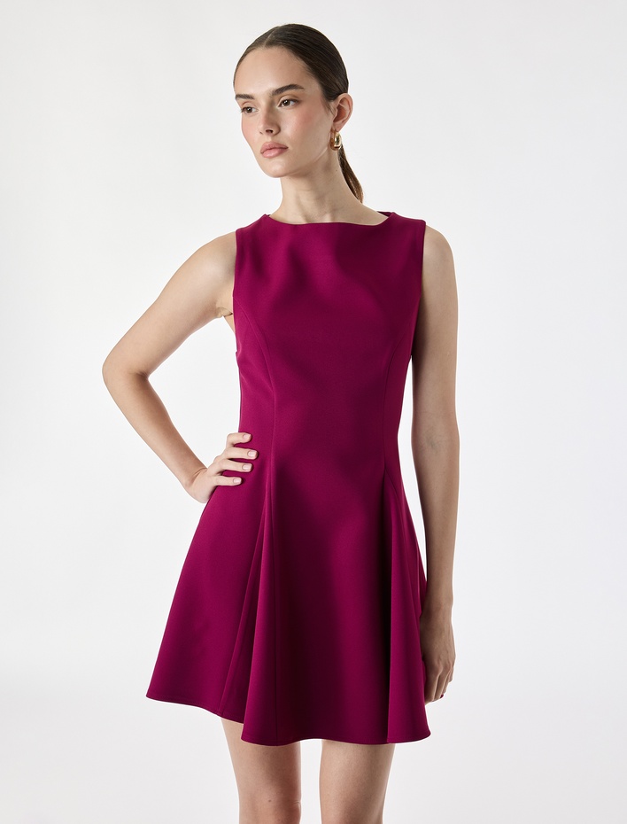  Slim Fit Bisiklet Yaka Kolsuz Mini Kloş Peplum Elbise