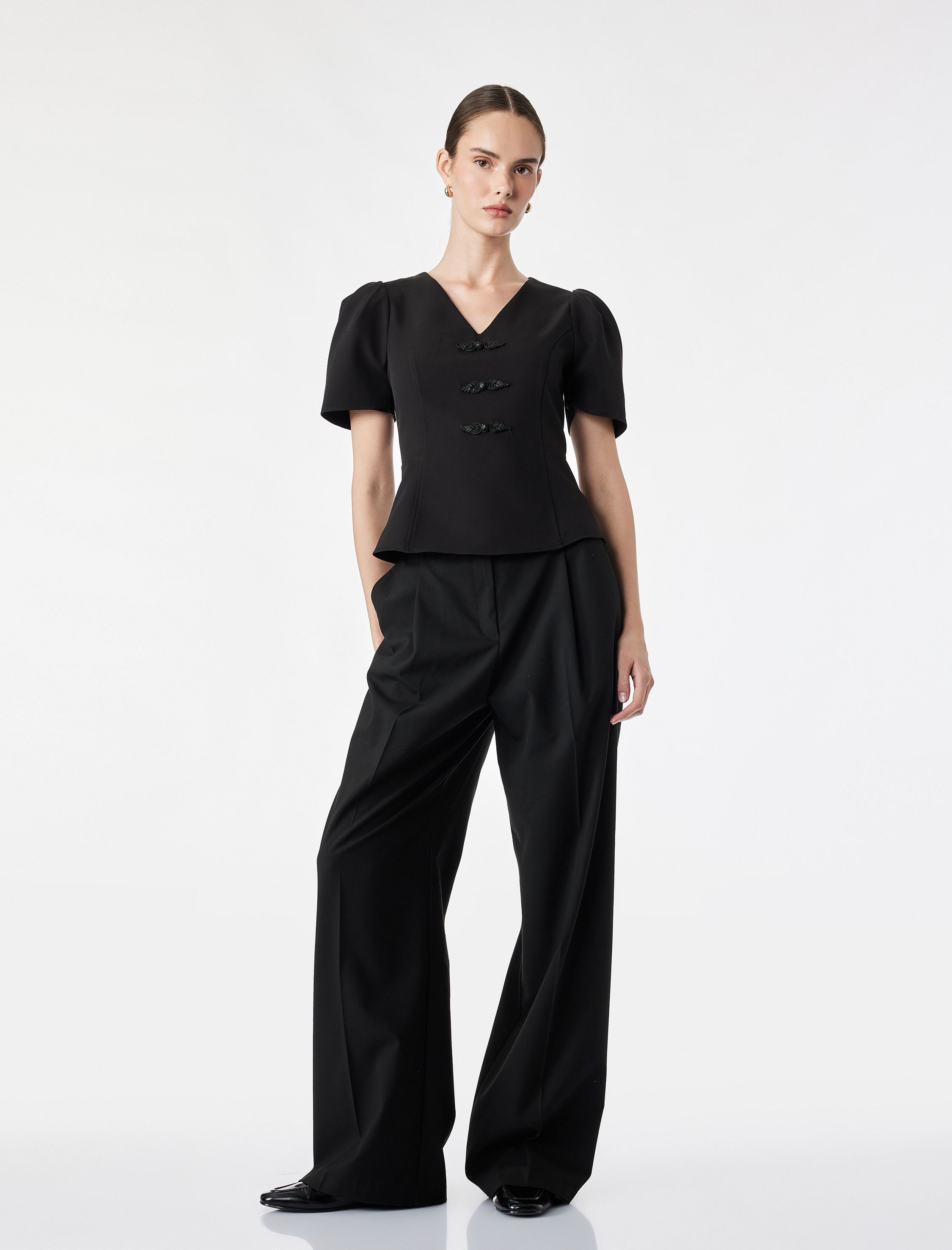   Slim Fit V Yaka Balon Kollu Süs Düğme Detaylı Peplum Bluz