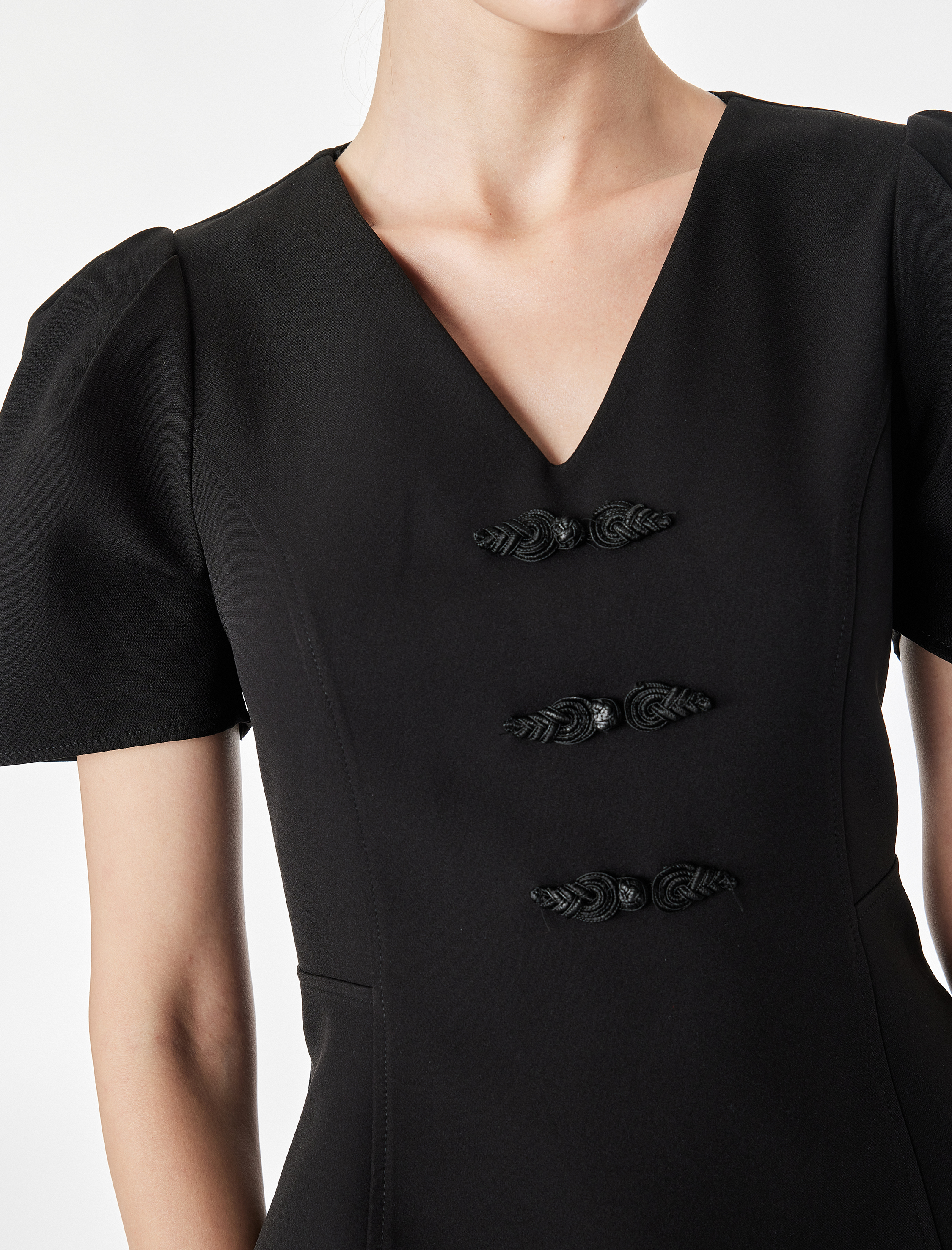   Slim Fit V Yaka Balon Kollu Süs Düğme Detaylı Peplum Bluz