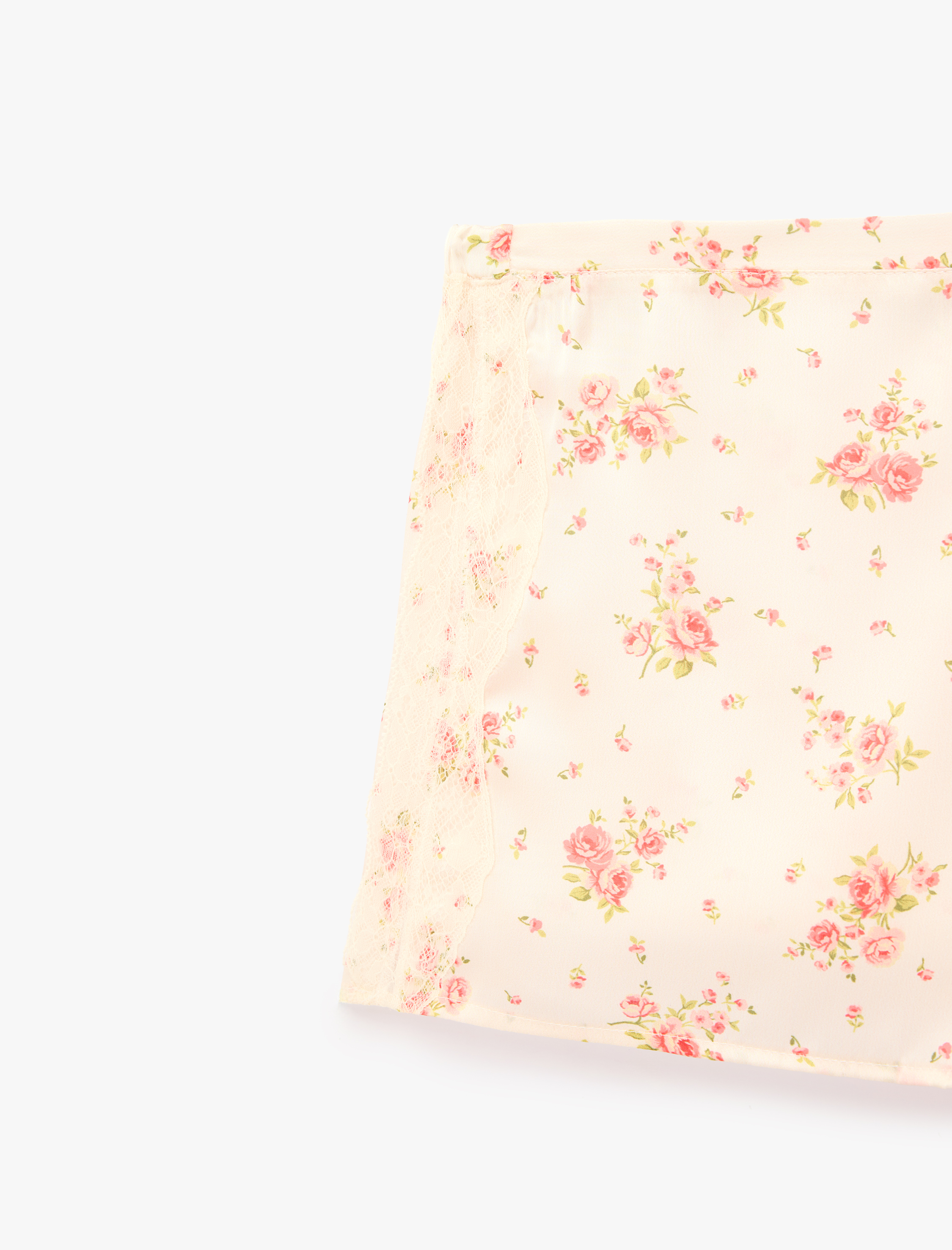   Beli Lastikli Rahat Kalıp Çiçek Desenli Saten Şort Pijama Altı