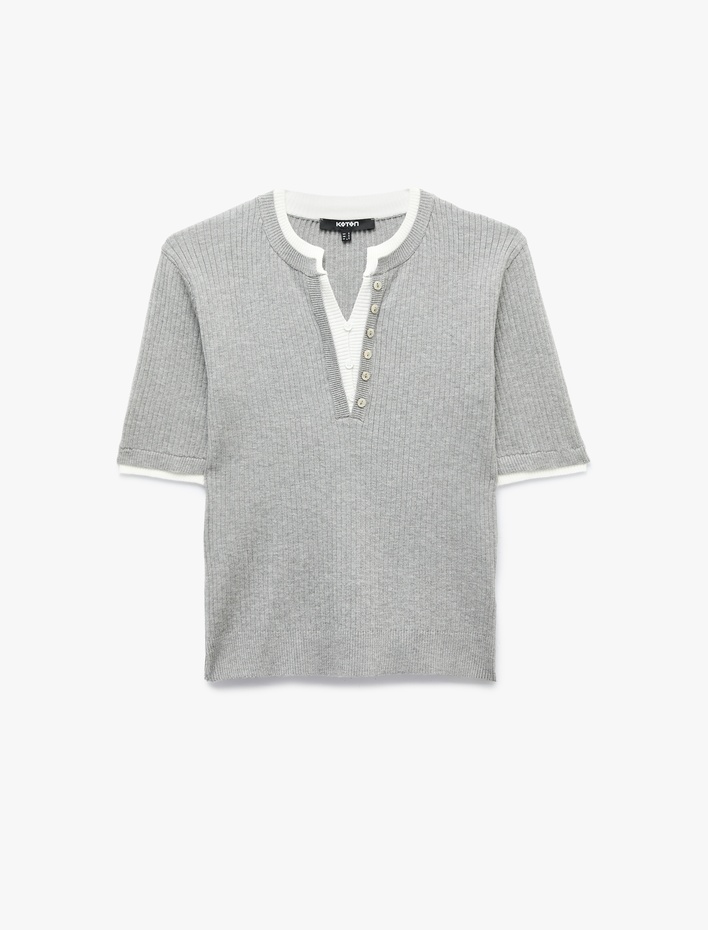  Regular Fit Kısa Kollu Katmanlı Henley Yaka Düğmeli Triko Kazak
