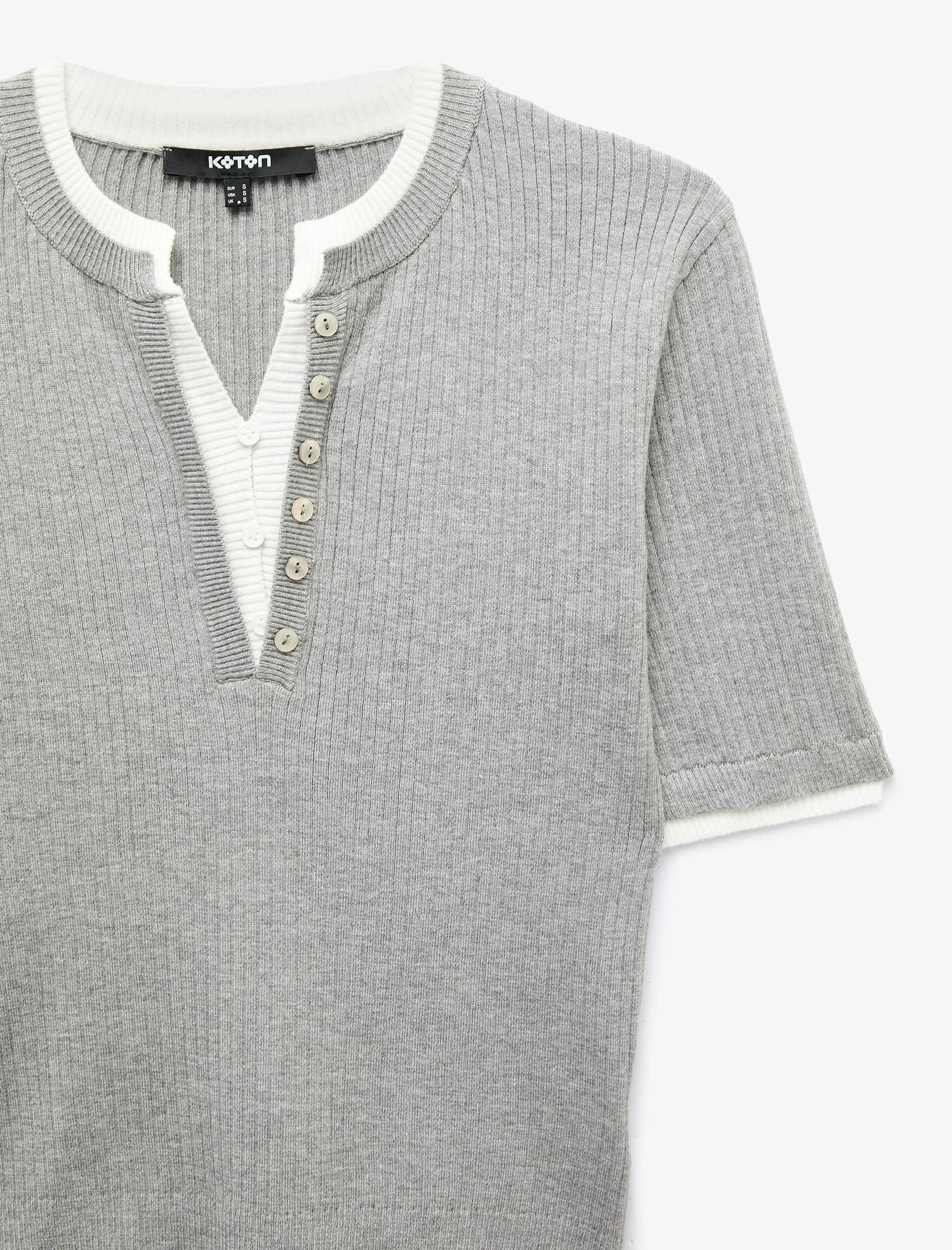   Regular Fit Kısa Kollu Katmanlı Henley Yaka Düğmeli Triko Kazak