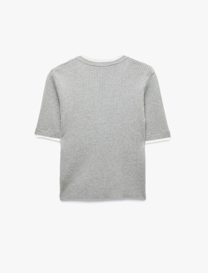  Regular Fit Kısa Kollu Katmanlı Henley Yaka Düğmeli Triko Kazak