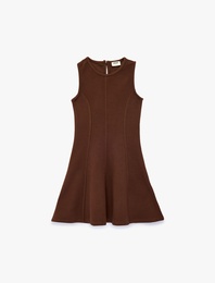 Pamuklu Slim Fit A Kesim Bisiklet Yaka Kolsuz Elbise