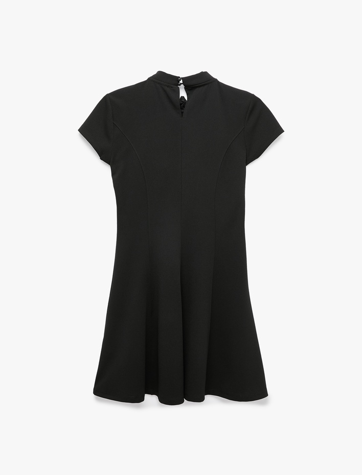  Krep Scuba Slim Fit A Kesim Dik Yaka Dantel Detaylı Kısa Kollu Mini Elbise