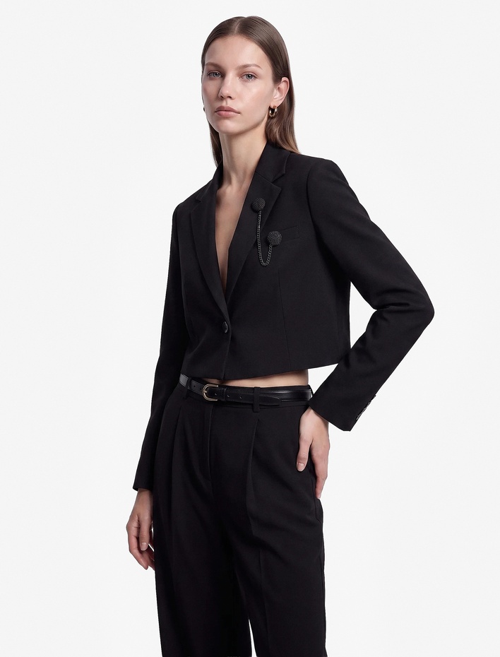  Broş Detaylı Geniş Yaka Uzun Kollu Crop Blazer Ceket