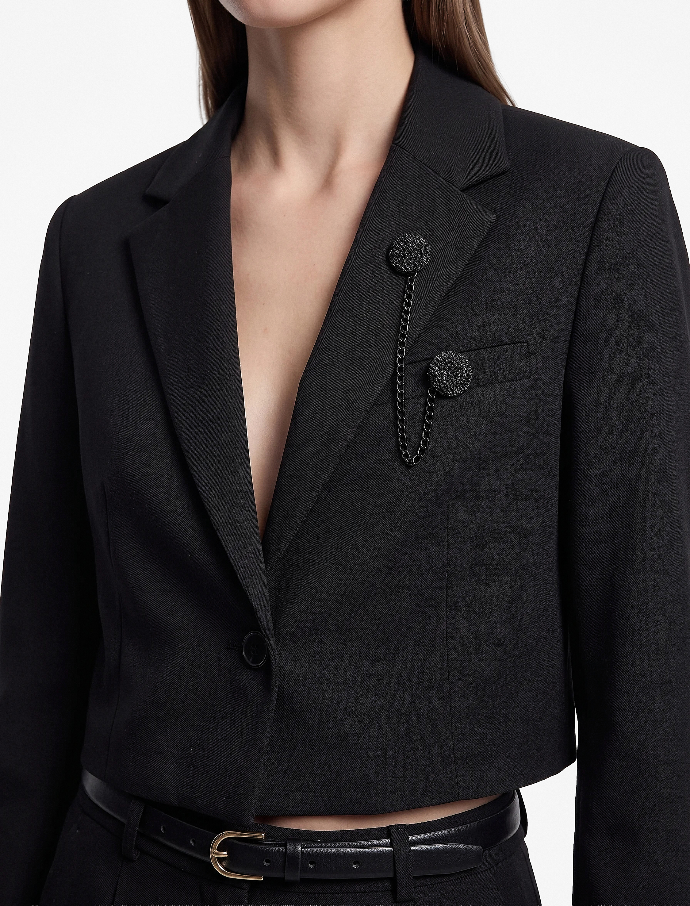   Broş Detaylı Geniş Yaka Uzun Kollu Crop Blazer Ceket