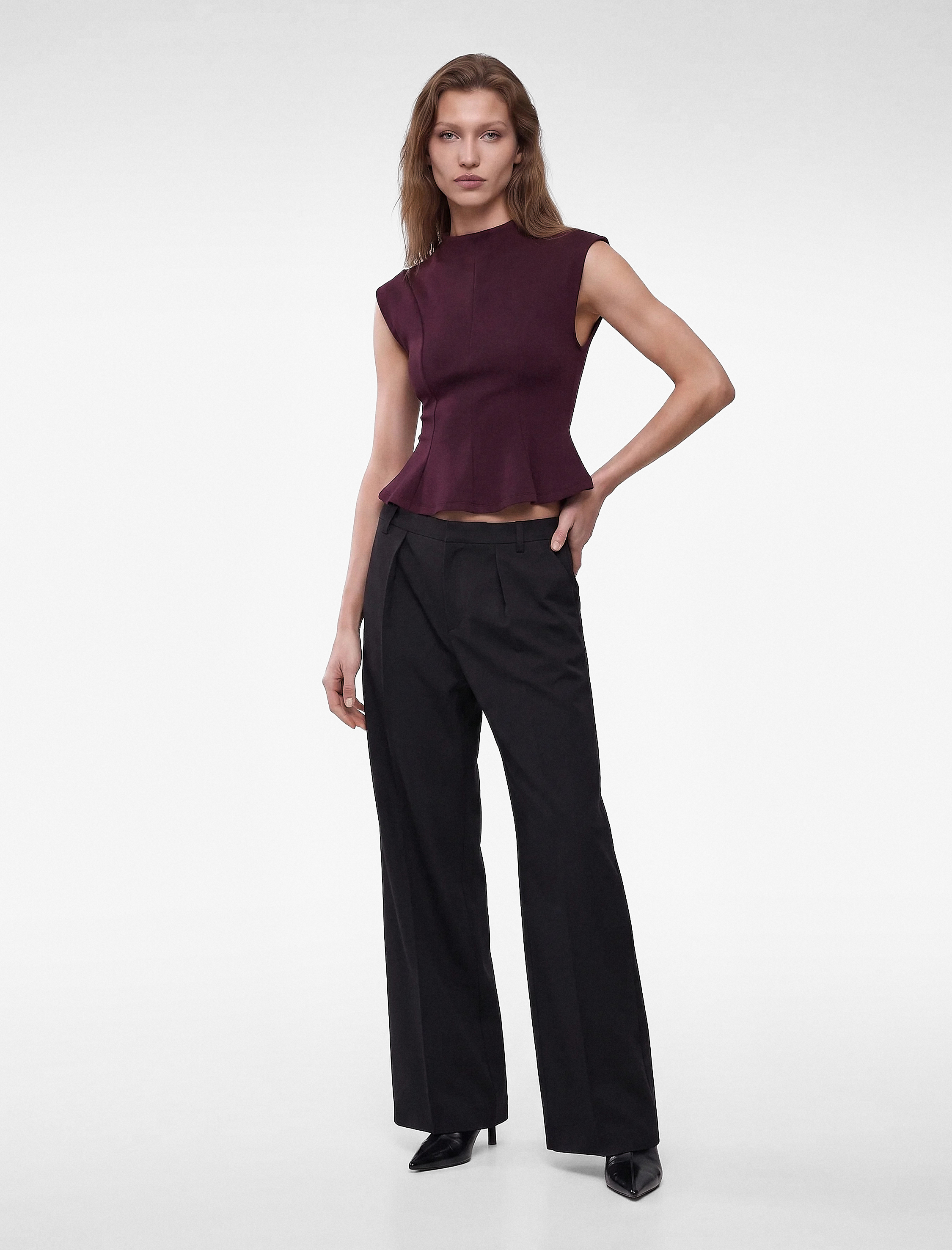   Viskon Karışımlı Slim Fit Kolsuz Dik Yaka Peplum Bluz